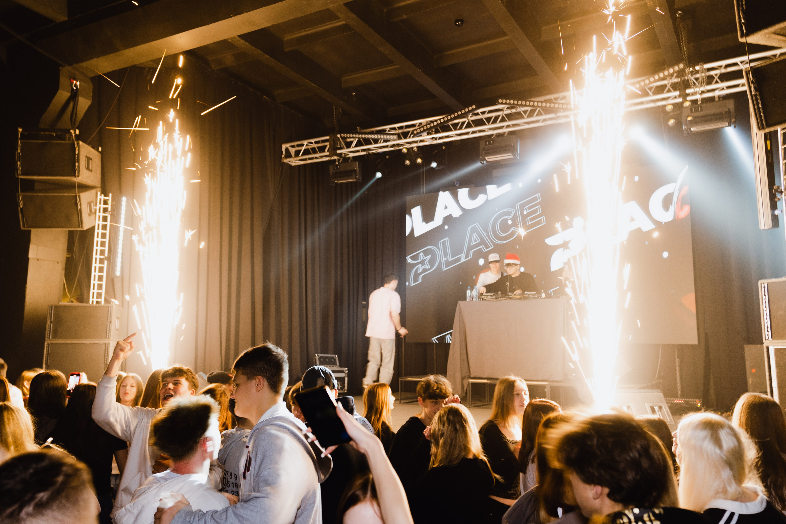 PLACE PARTY. Photographer Alexandr