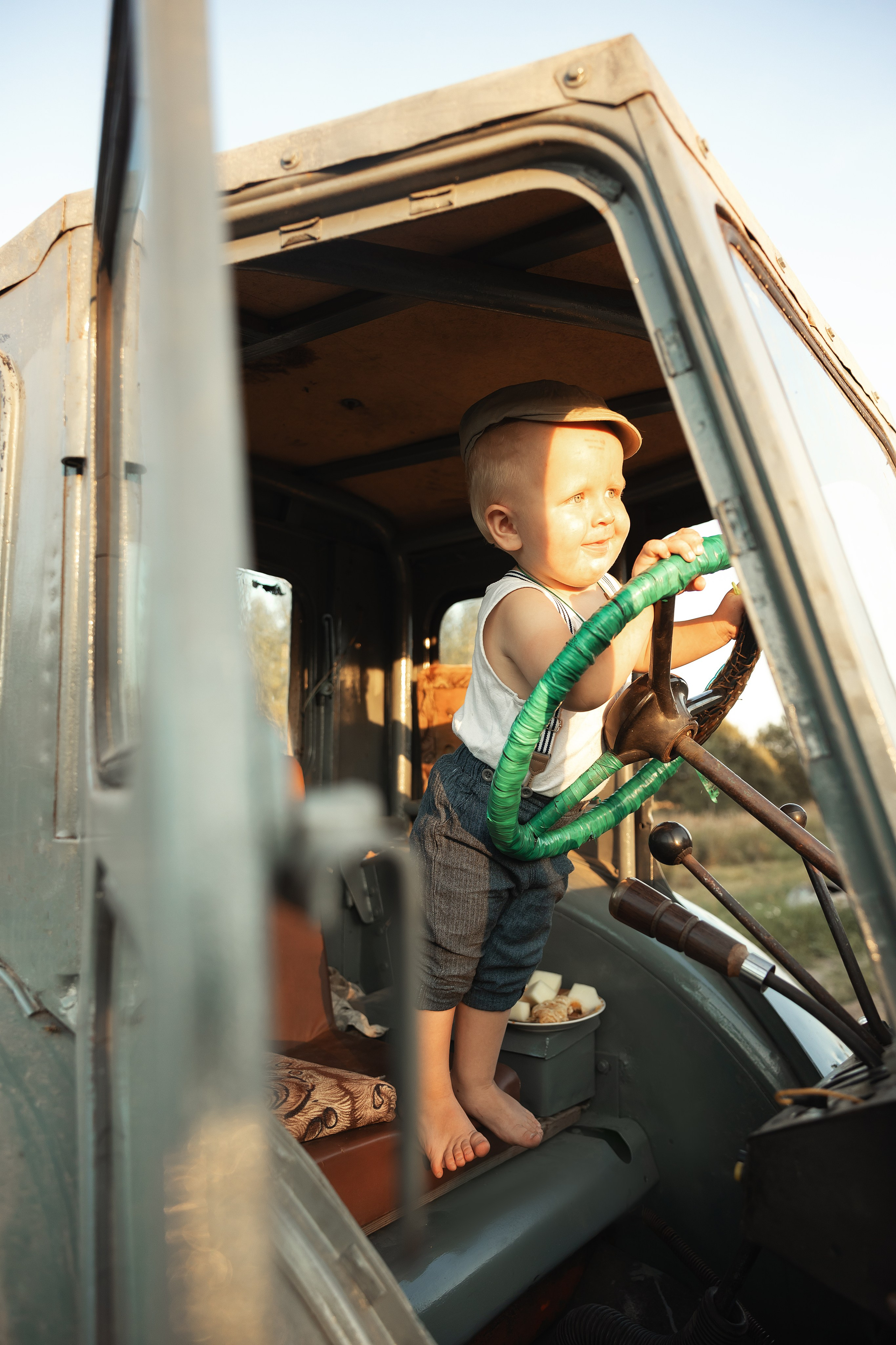 Тракторист. Семейный и детский фотограф г. Москва Супрунова Кристина