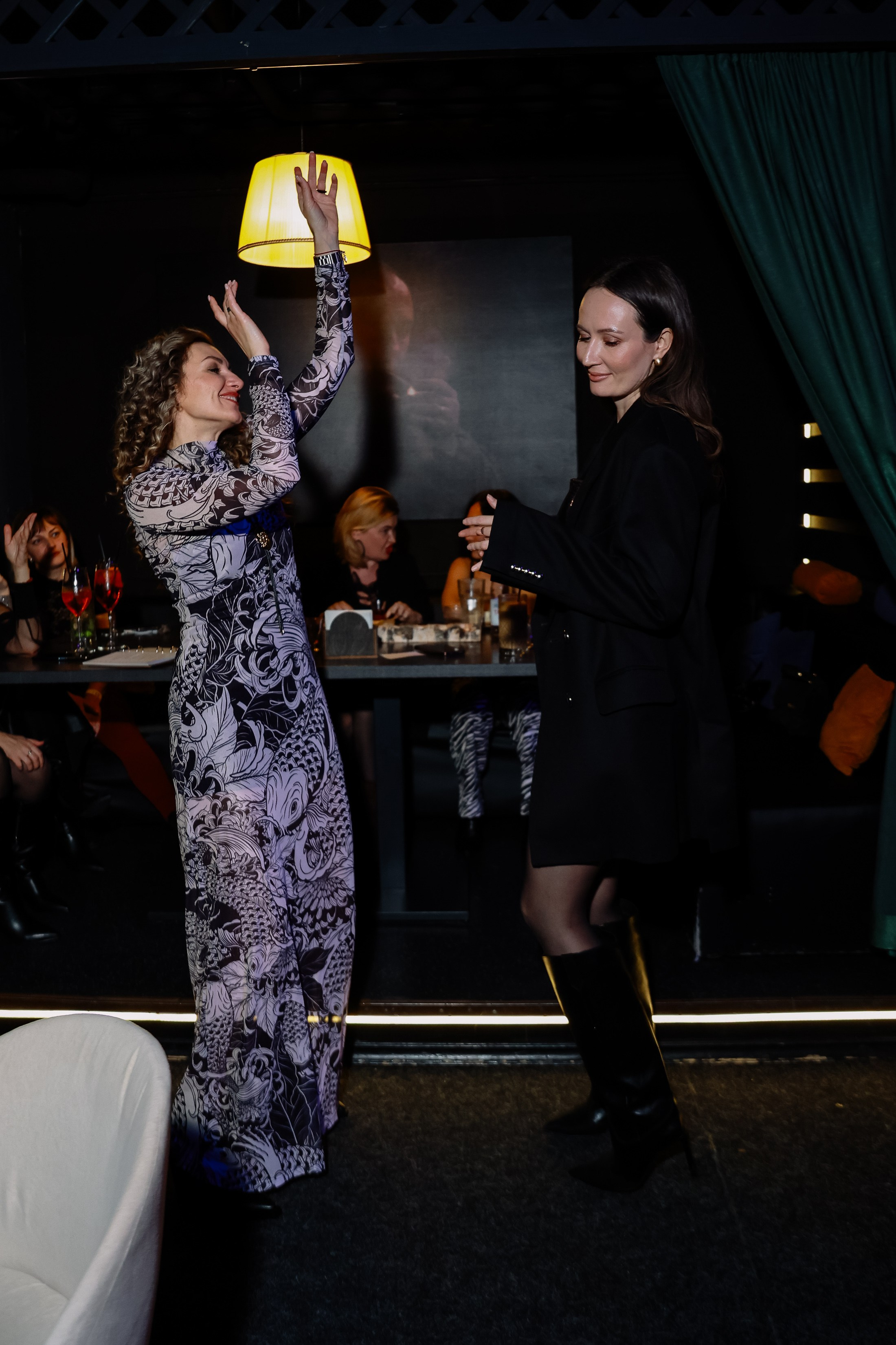 Дискотека под хиты 2000 в Истории. Фотограф Юлия Мальцева