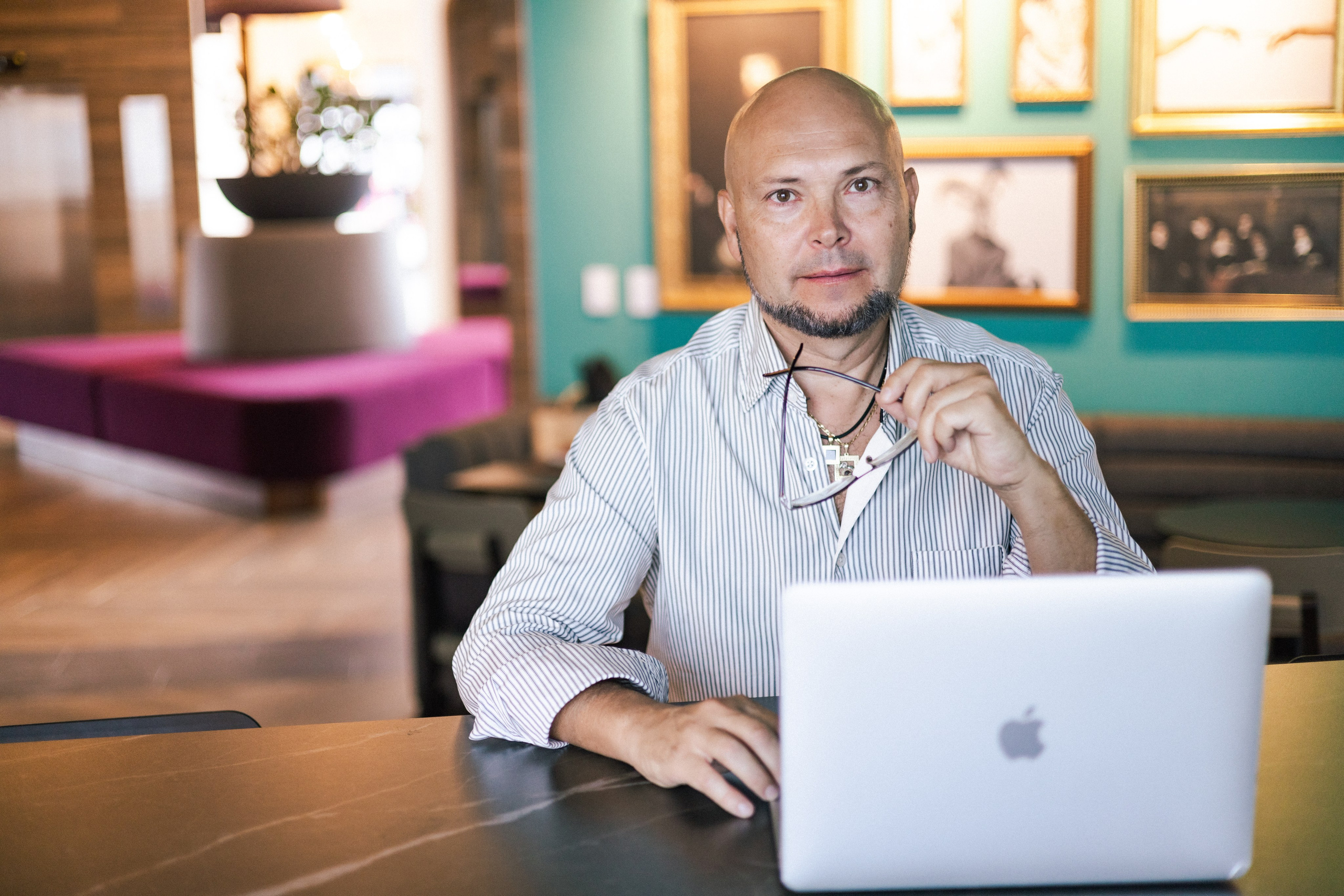 Konstantin psychologist -content for social media. Family, portrait, content photo in Costa Rica Evgeniya Besprozvannykh