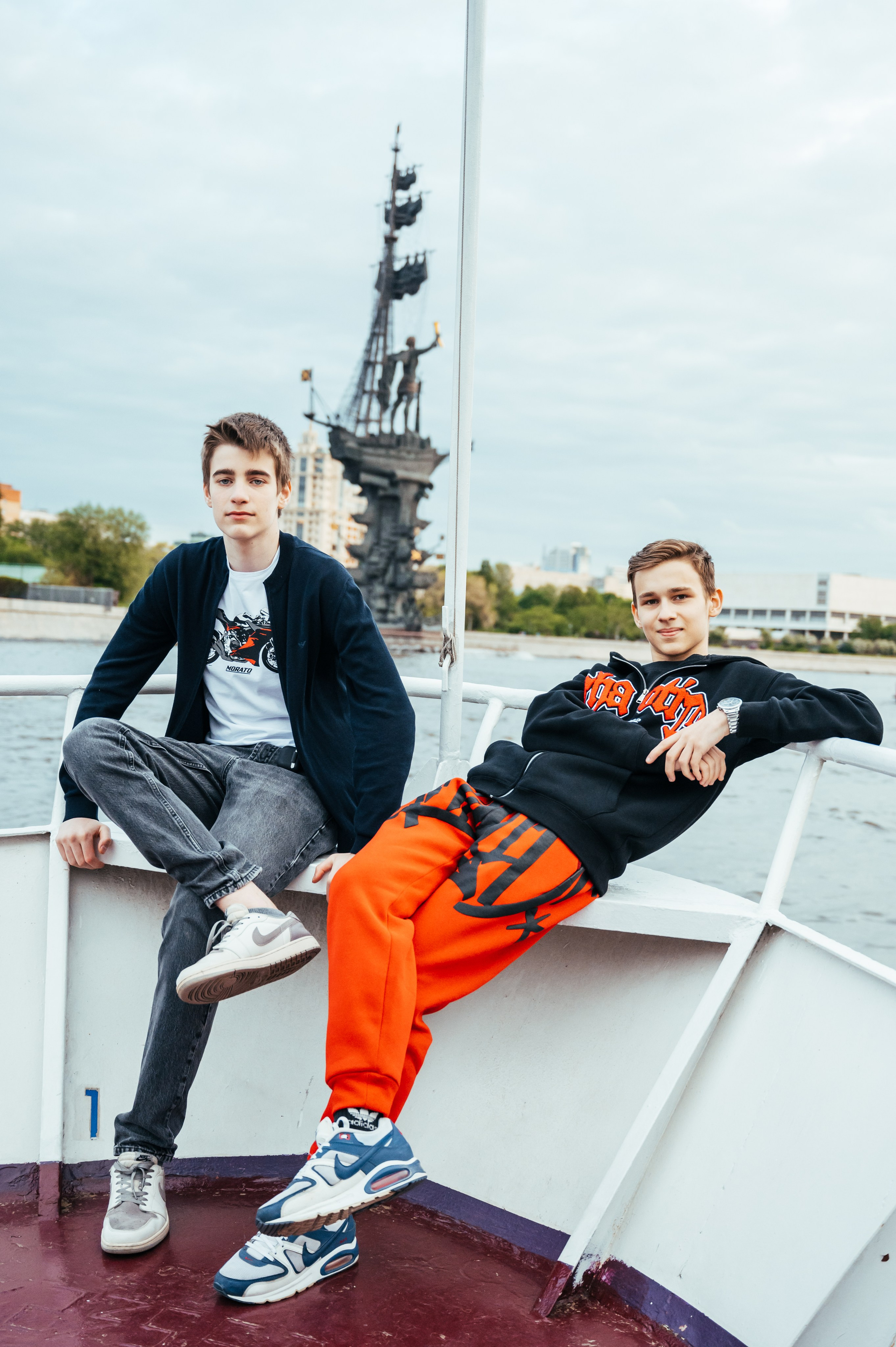 Последний звонок. Анастасия Петрович фотограф, фотокорреспондент в Москве и Санкт-Петербурге. Фотосъёмка репортажа, мероприятия, корпоративная съёмка, контент