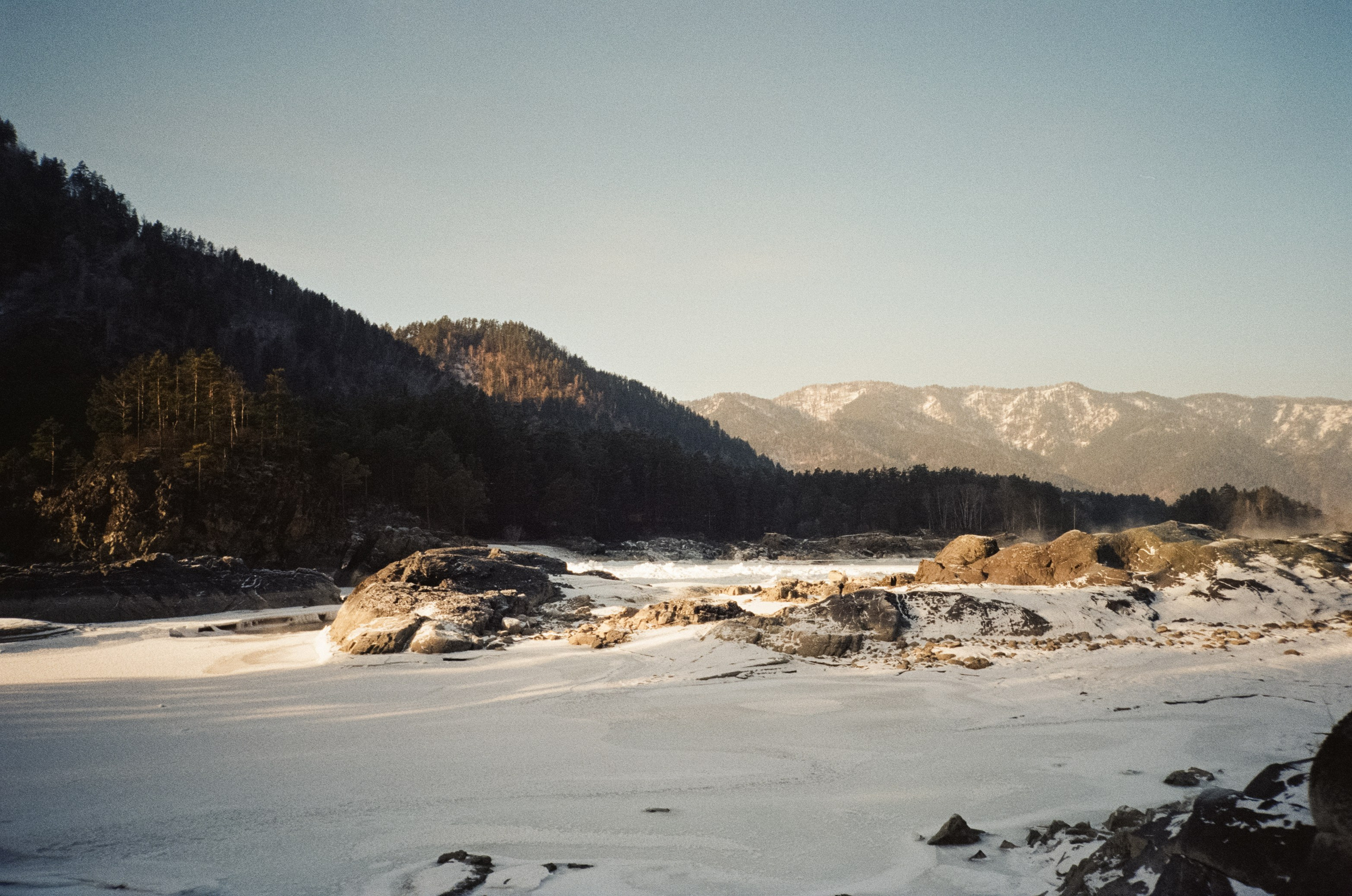 Кедровый остров и Семинская поляна в солнечный день. Фотограф-документалист Мария Осокина