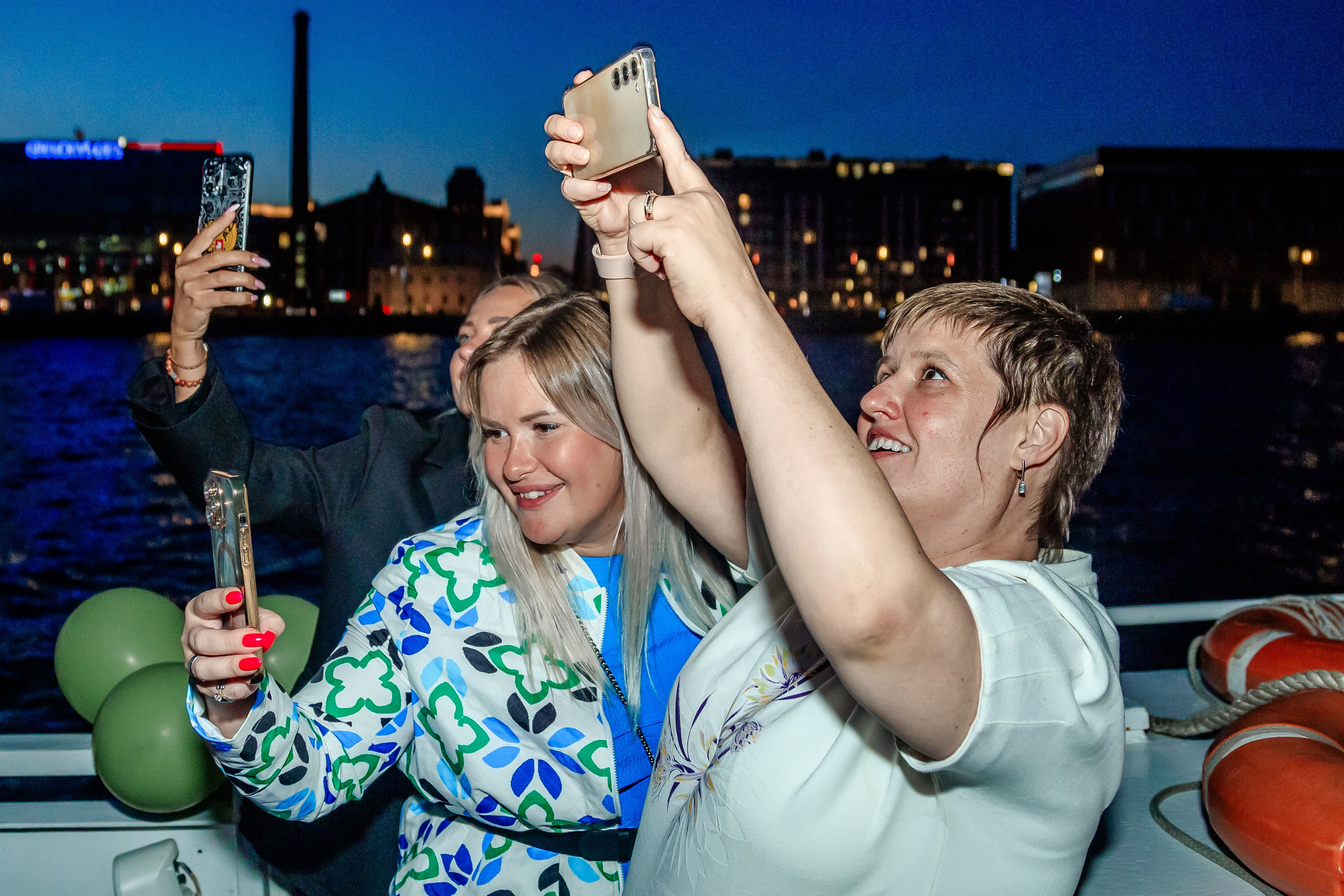 Выпускной на теплоходе. Фотограф в Санкт-Петербурге Чумаков Семен