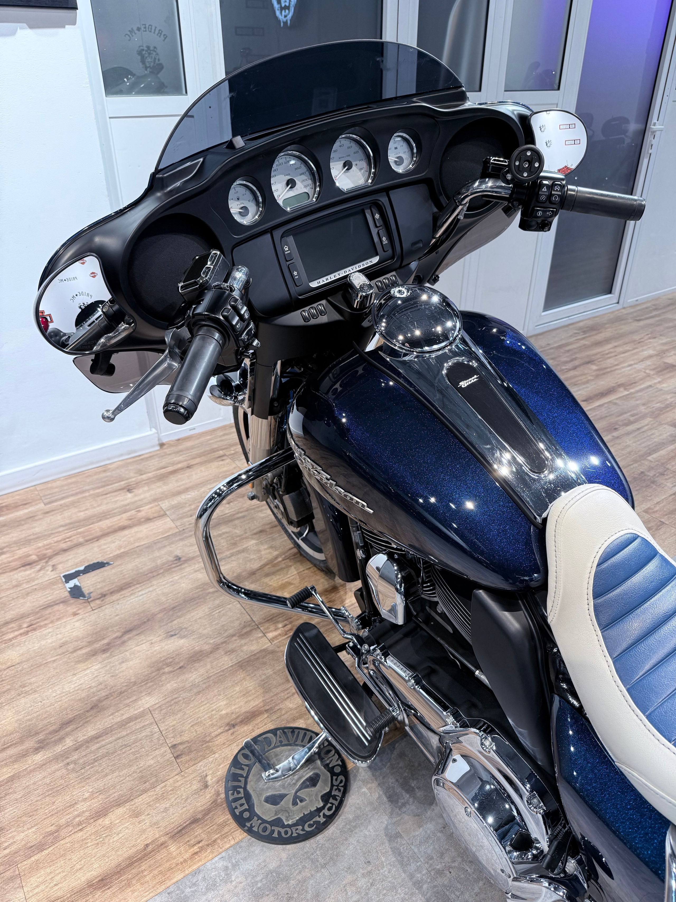 2014 Street Glide 103 ABS. Hello Davidson, Москва. Только хорошие мотоциклы…