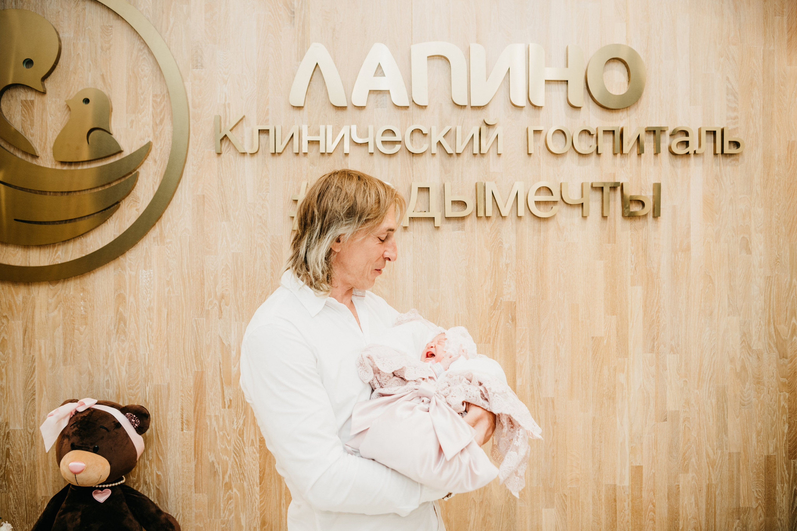 Выписка Полины в Лапино. Фотограф на выписку из роддома в Москве и МО