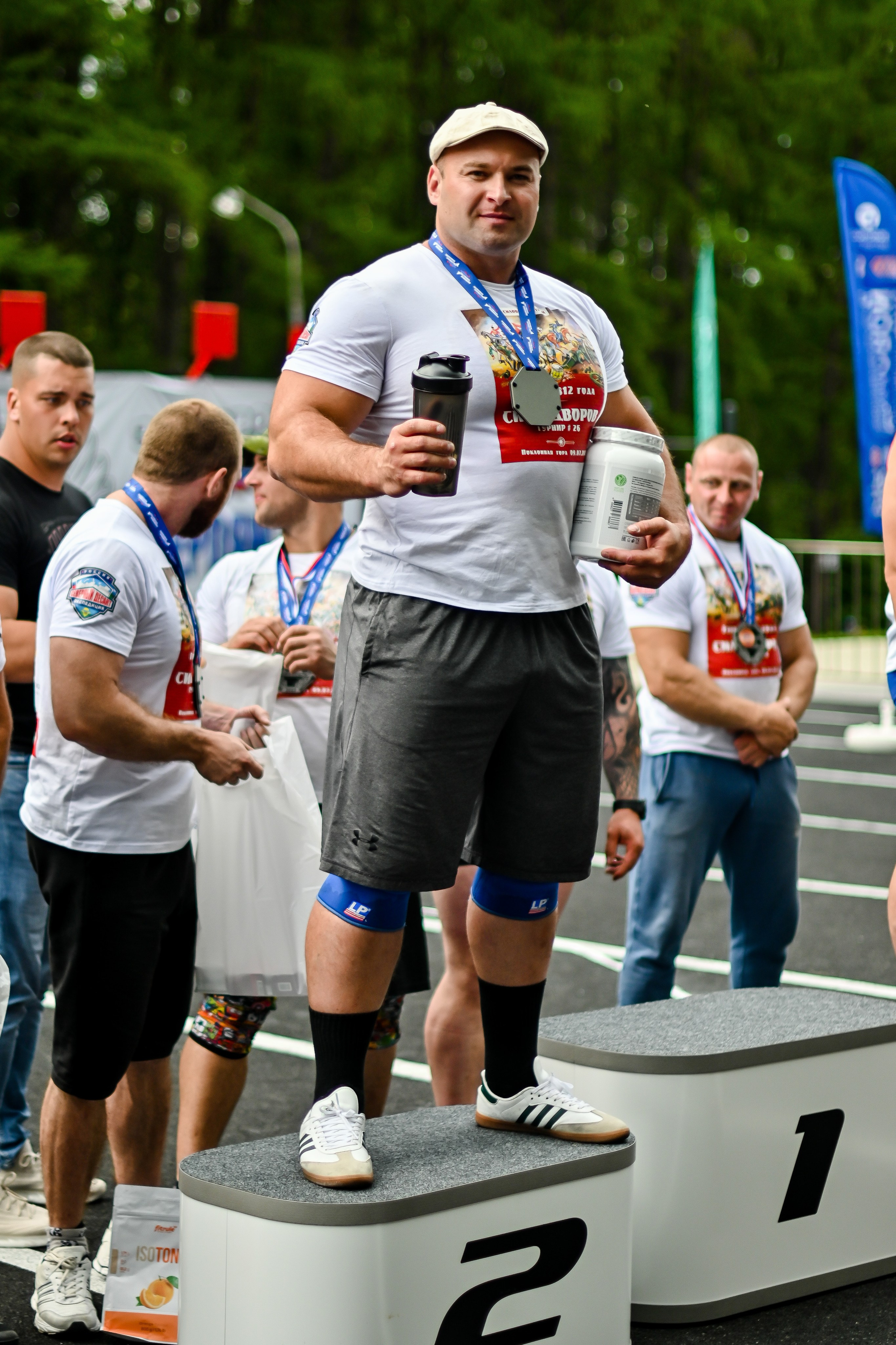 СТРОНГ. Фотограф для бизнесконтента, репортажей и семейного альбома в Москве