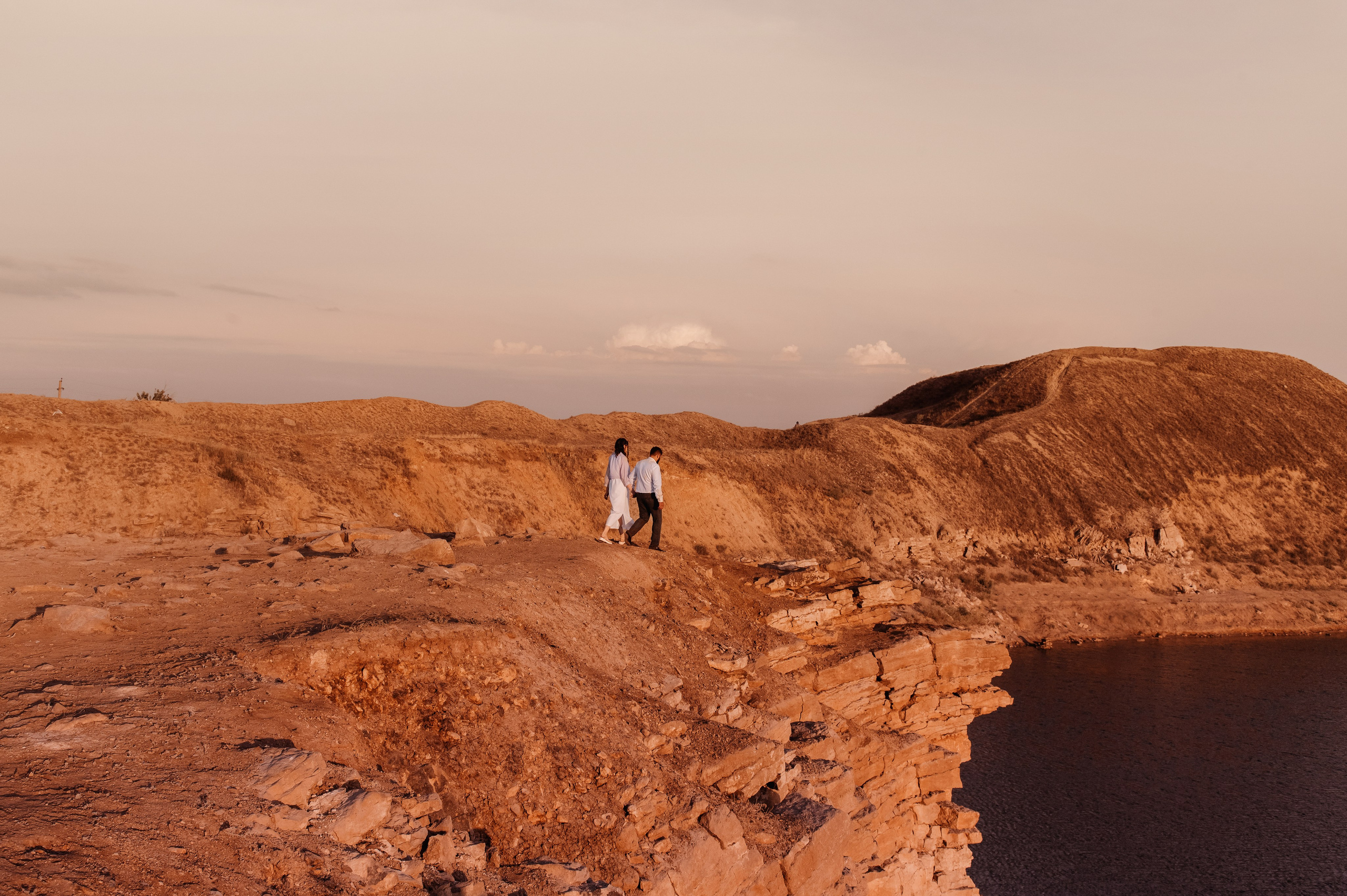 Фотосессия «В ожидании чуда» на природе. Свадебный фотограф Караганда