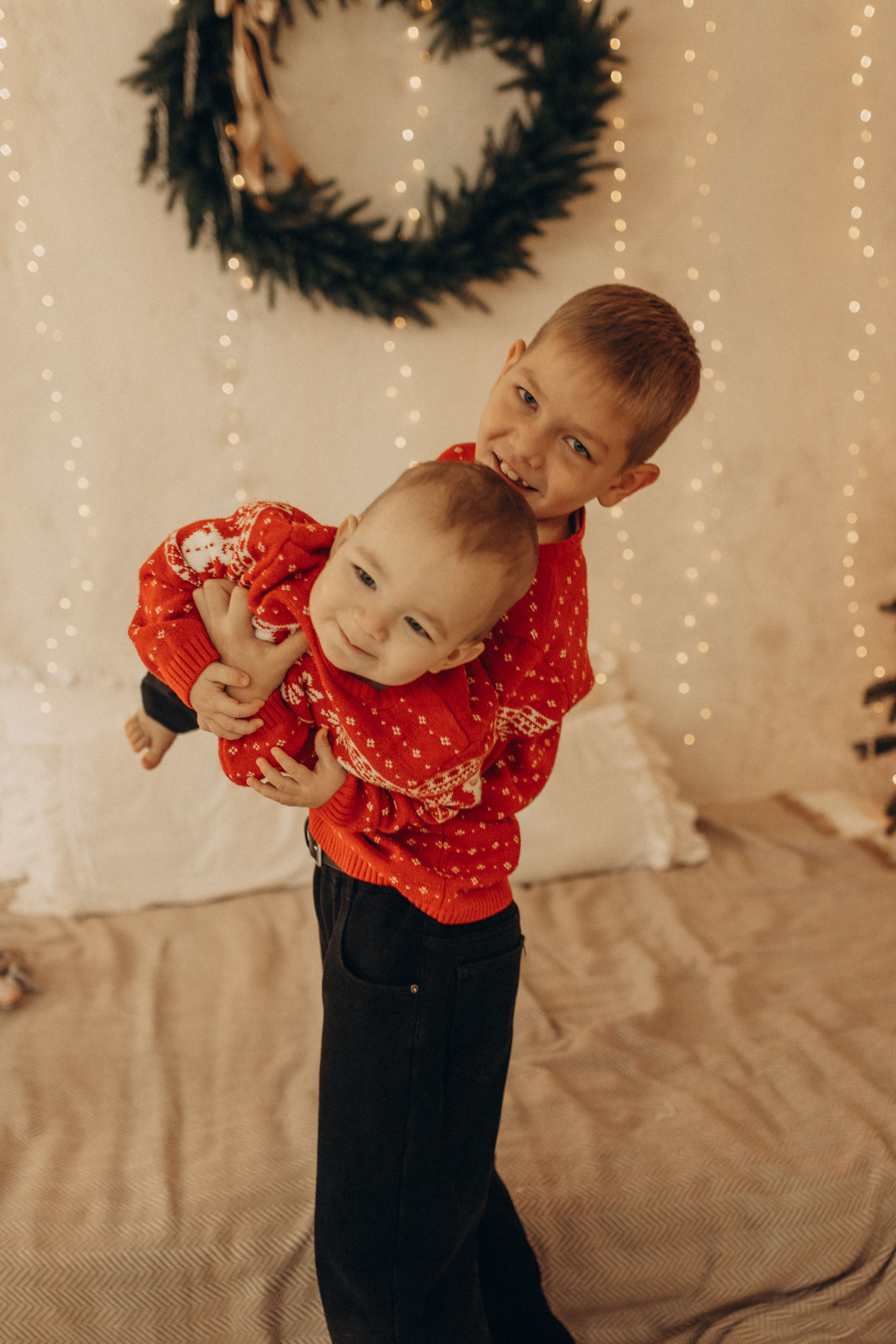 Яркий новый год мама и 2 сыночка. Фотограф в Ставрополе Svetlana Matveeva