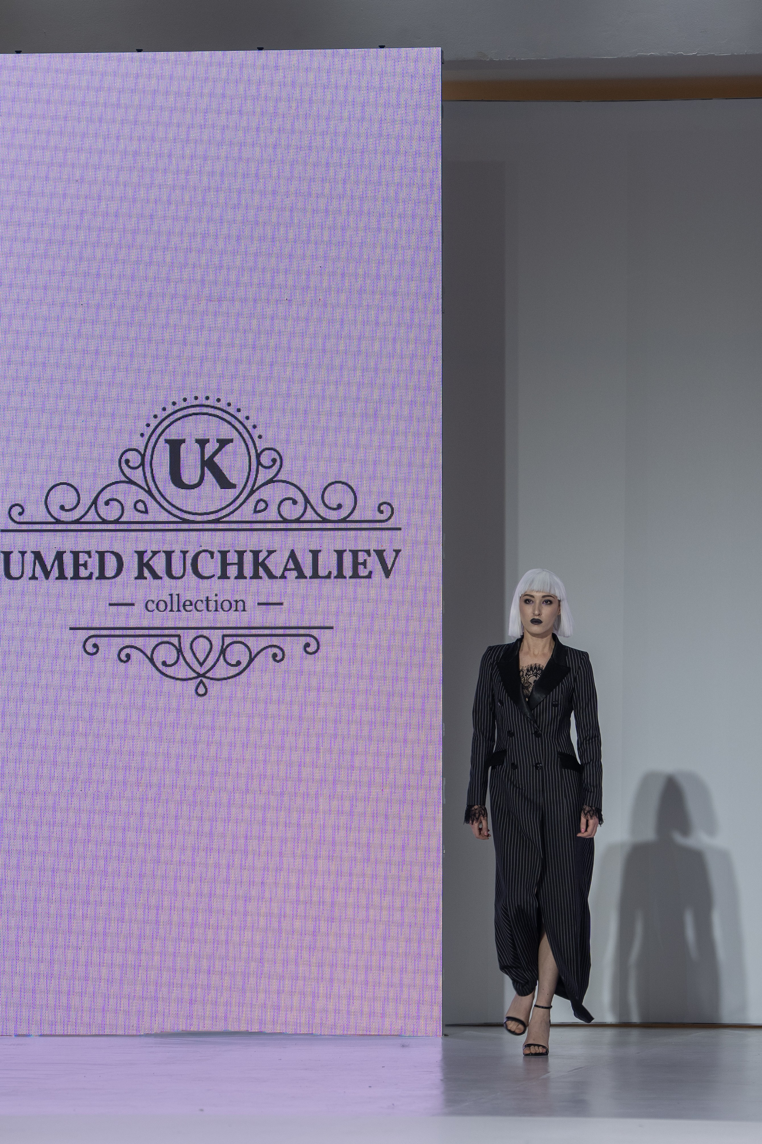 Дизайнер Umed Kuchkaliev. Сайт Алматинского НЮ АРТ, будуар и фэшн фотографа Дениса Карпенко