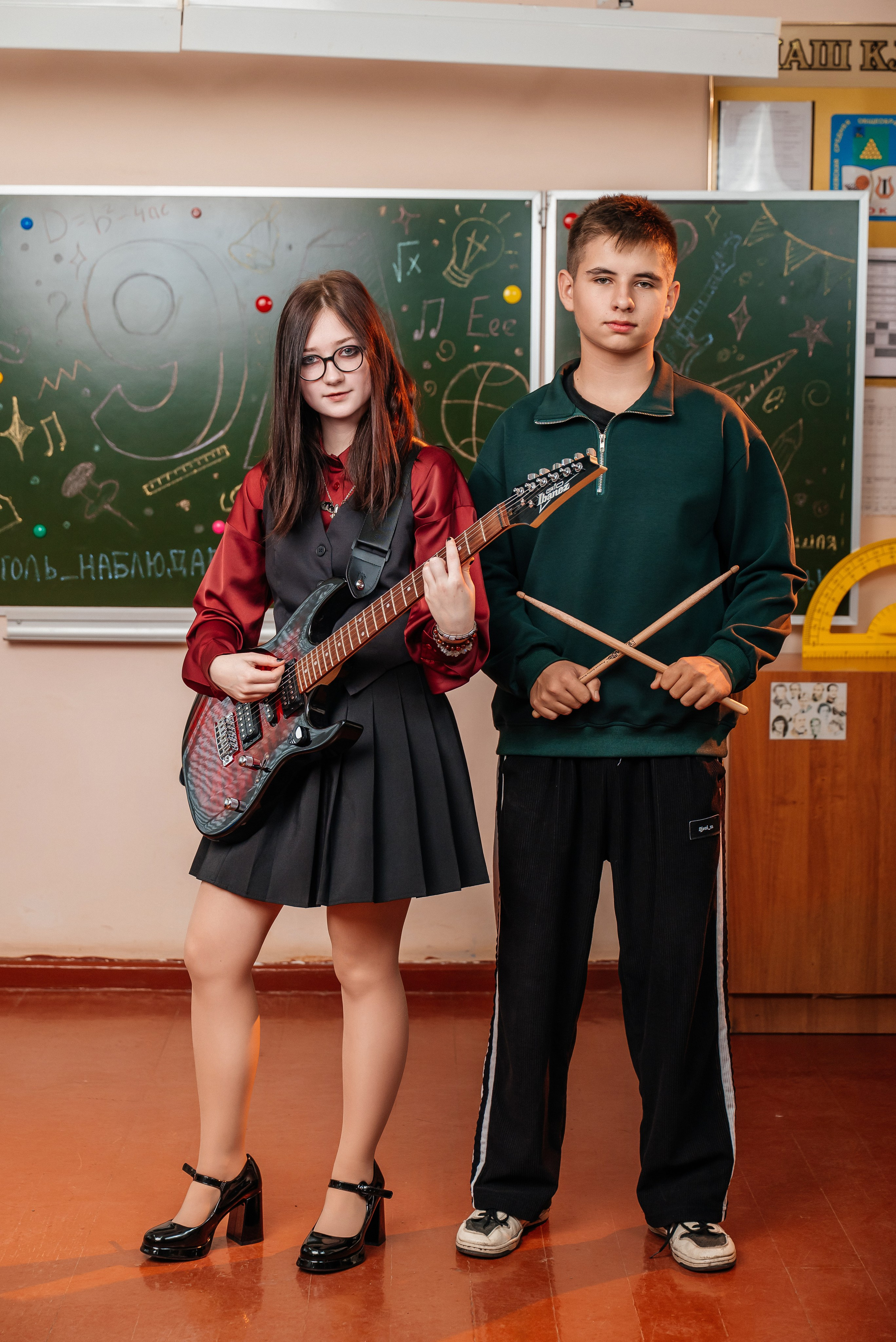 Красный и зеленый. Школьный фотограф в Валуйках. Фотосессии для выпускников и изготовление выпускных альбомов в городе Валуйки и в Белгородской области