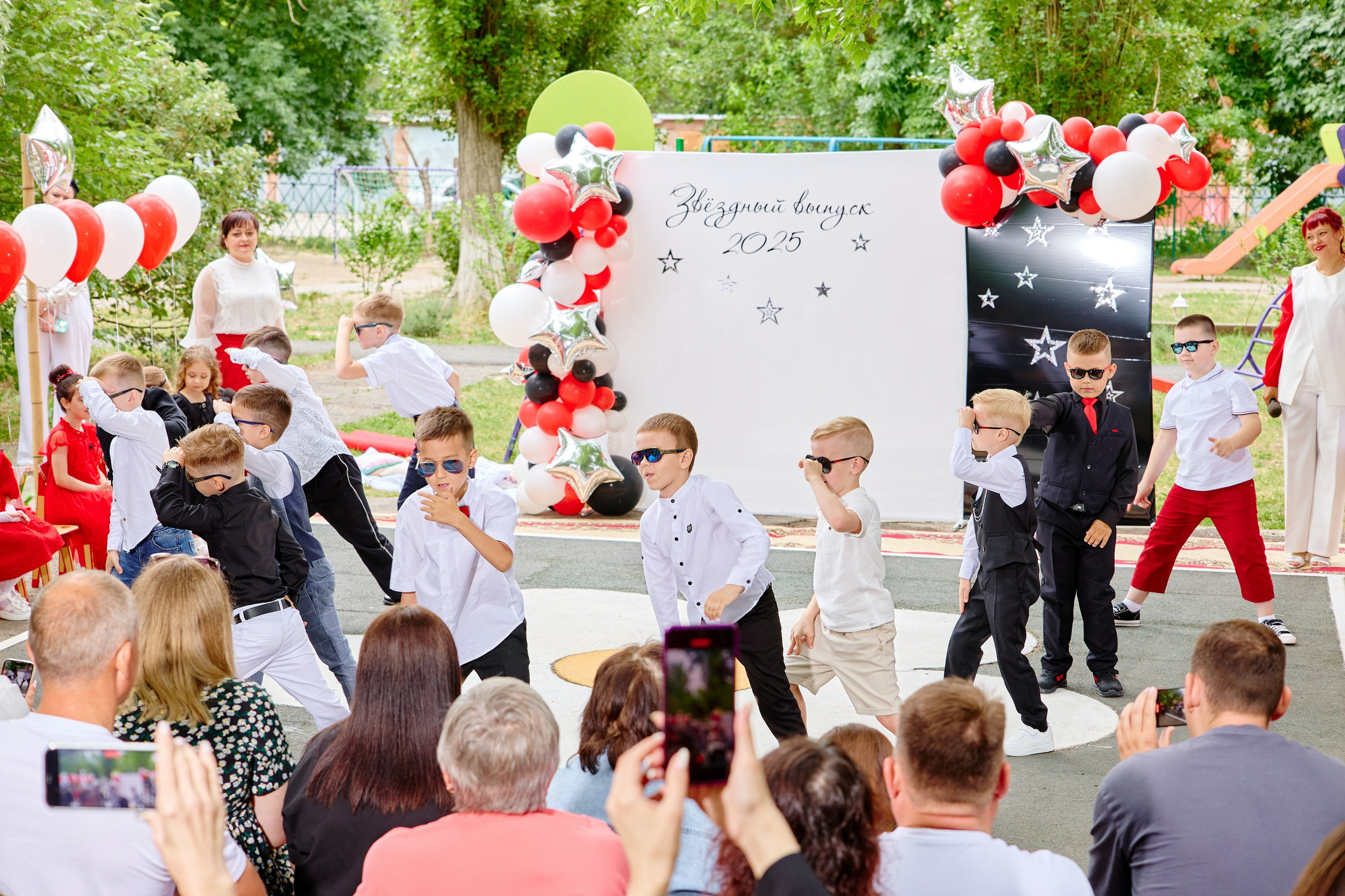 Выпускной 45 сад. Фотограф Выпускные альбомы Таганрог Сергей Коробченко