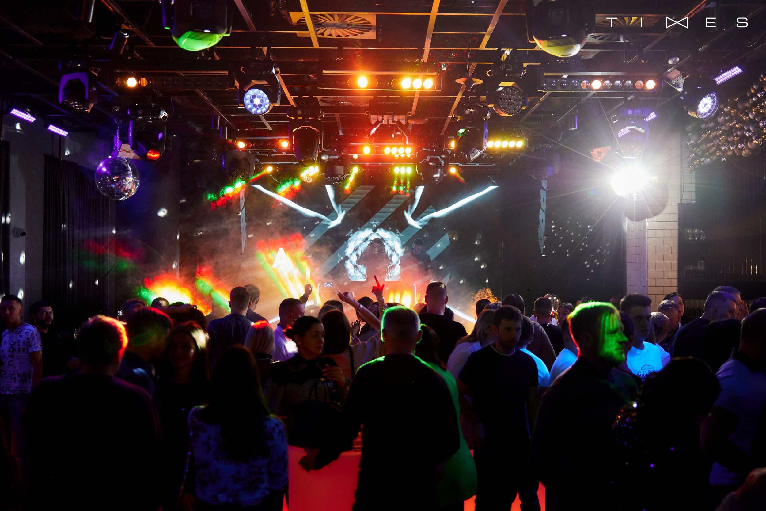 Профессиональная фотосъёмка в ночных клубах Донецка и Макеевки. Фотограф Татаринов Андрей (Донецк / Макеевка)