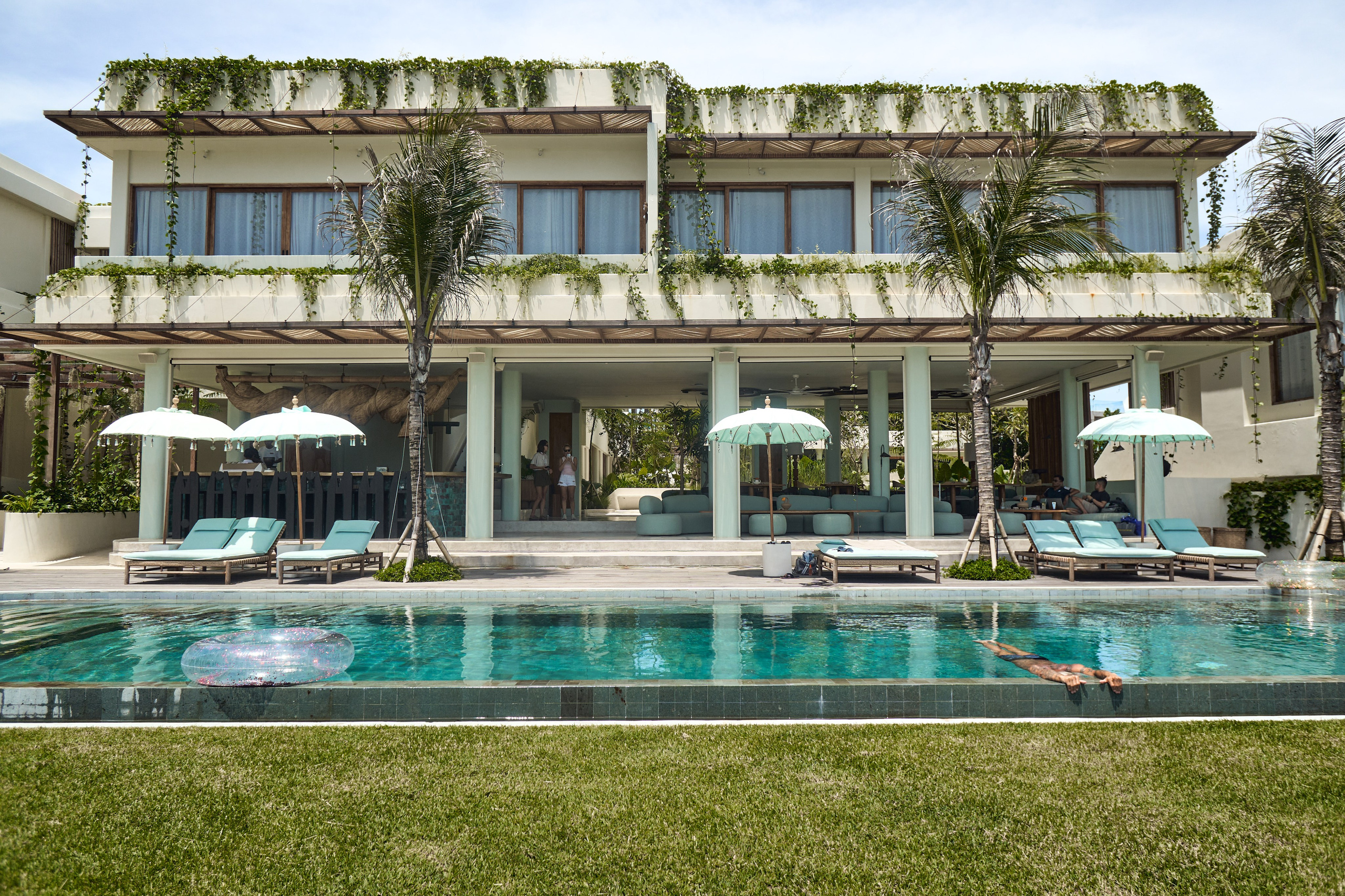 NuanuResort. See the moment and catche. commercial and reportage