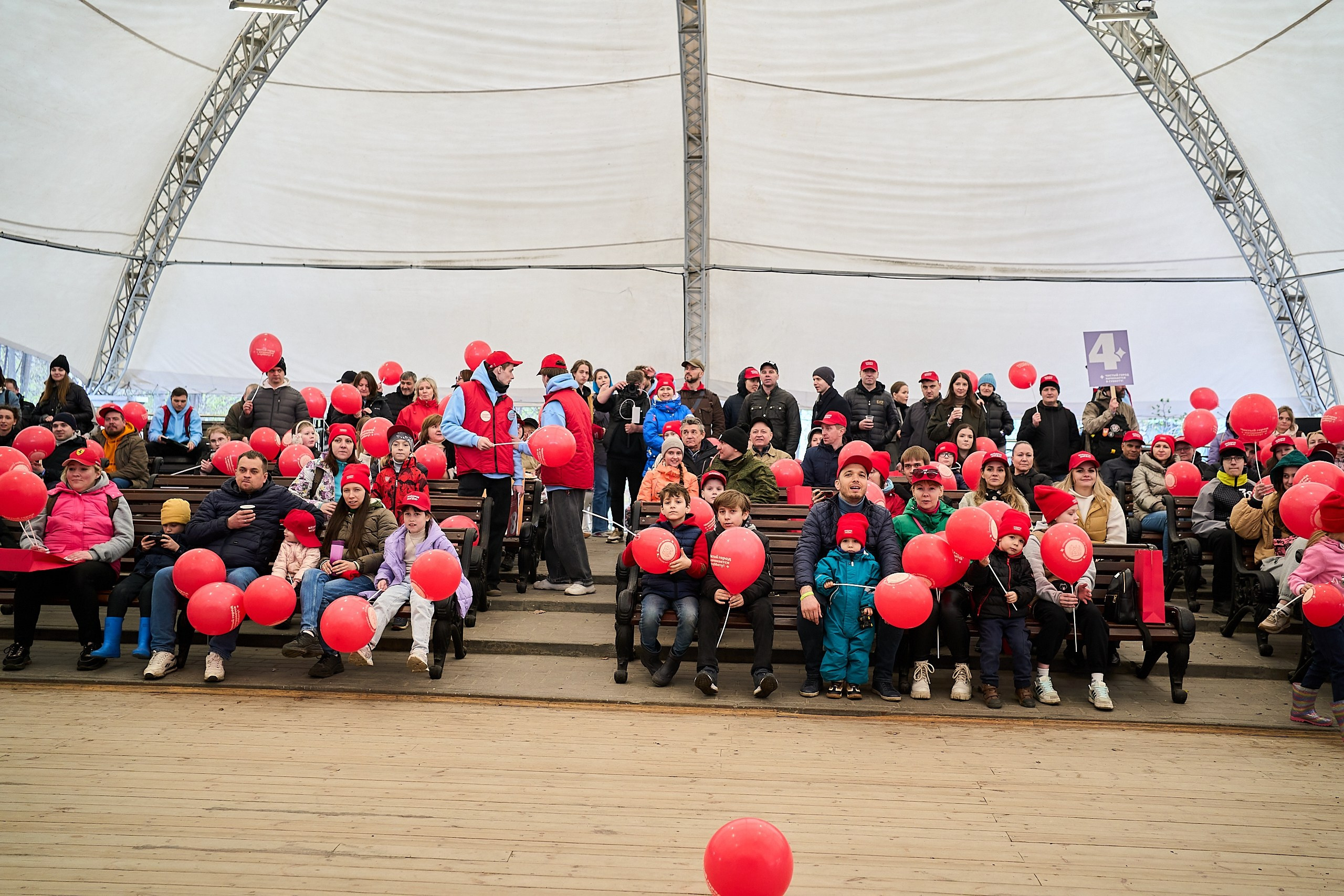 Субботник у Управления делами Мэра и Правительства Москвы. Фотограф и Видеограф в Москве. Олег Корушев