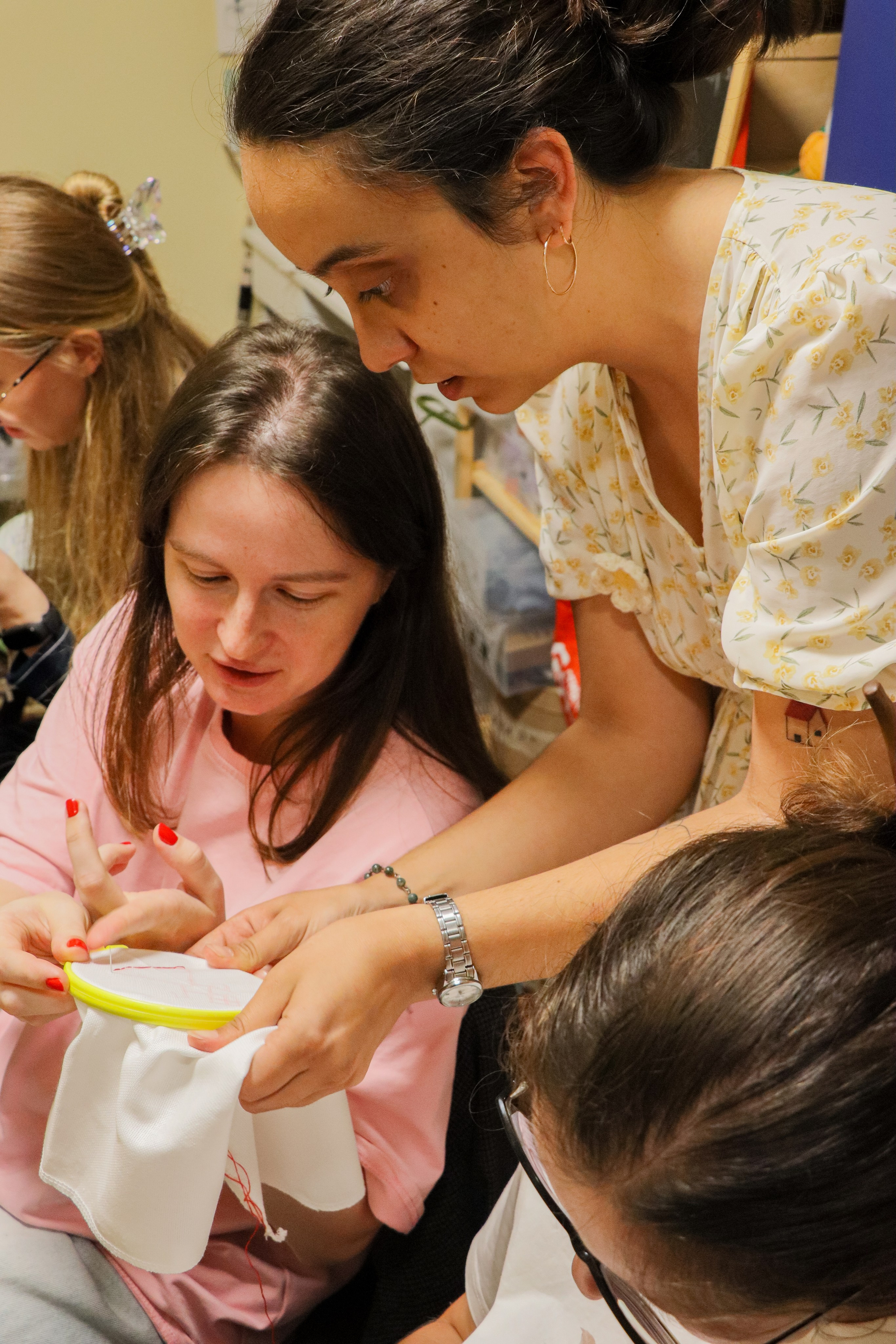Мастер-класс по вышивке орнаментов. Портретный и репортажный фотограф в Анапе Злата Хидзик