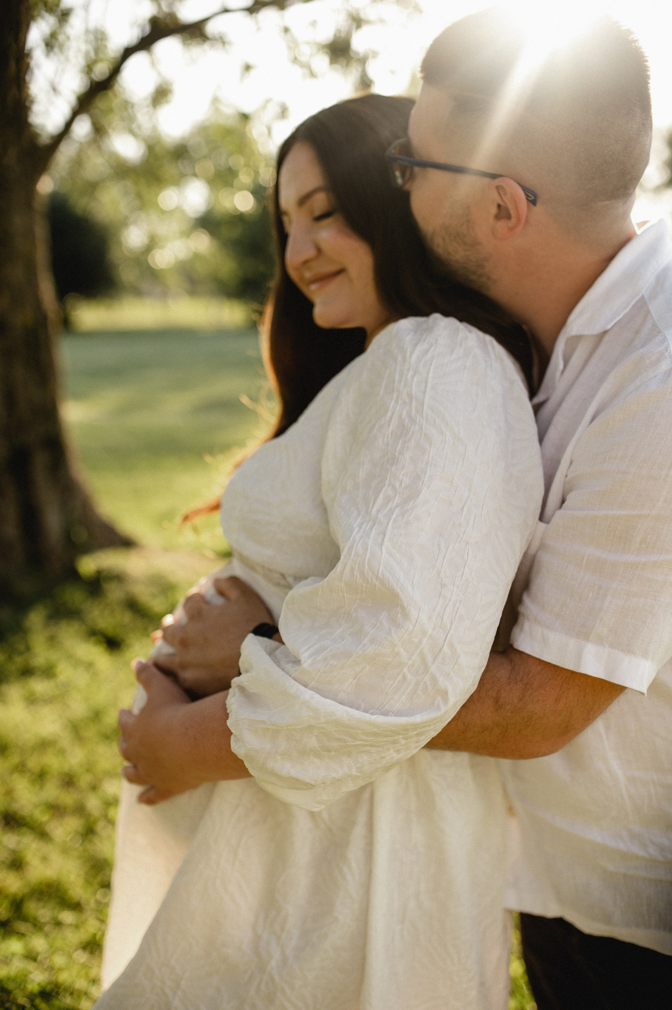 Фотосессия беременности на природе в парке Москвы. Семейная фотосессия Бутово Москва фотограф Алина Морщагина