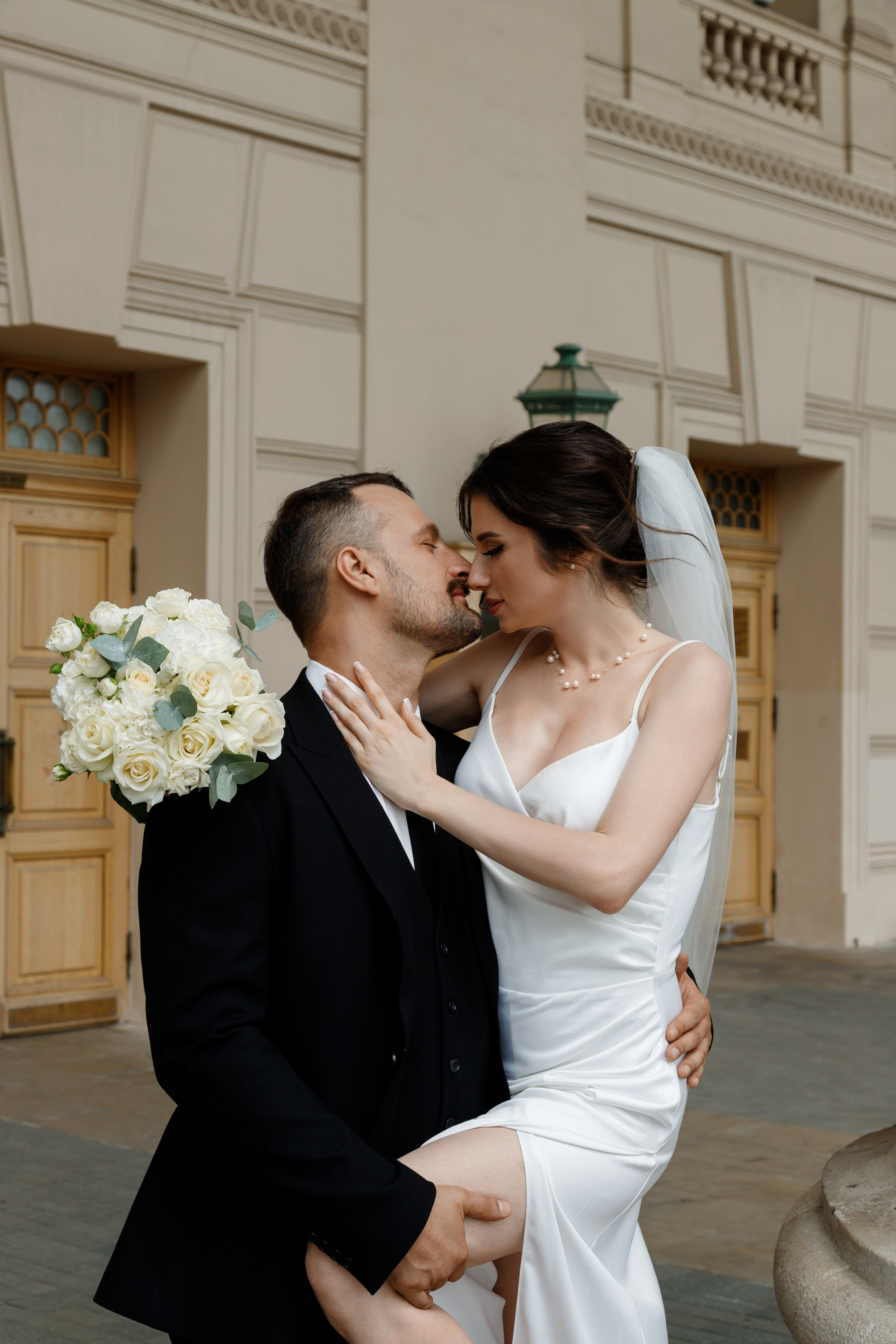 Свадебная фотосессия около Большого Театра. Фотограф Александра Сыщенко