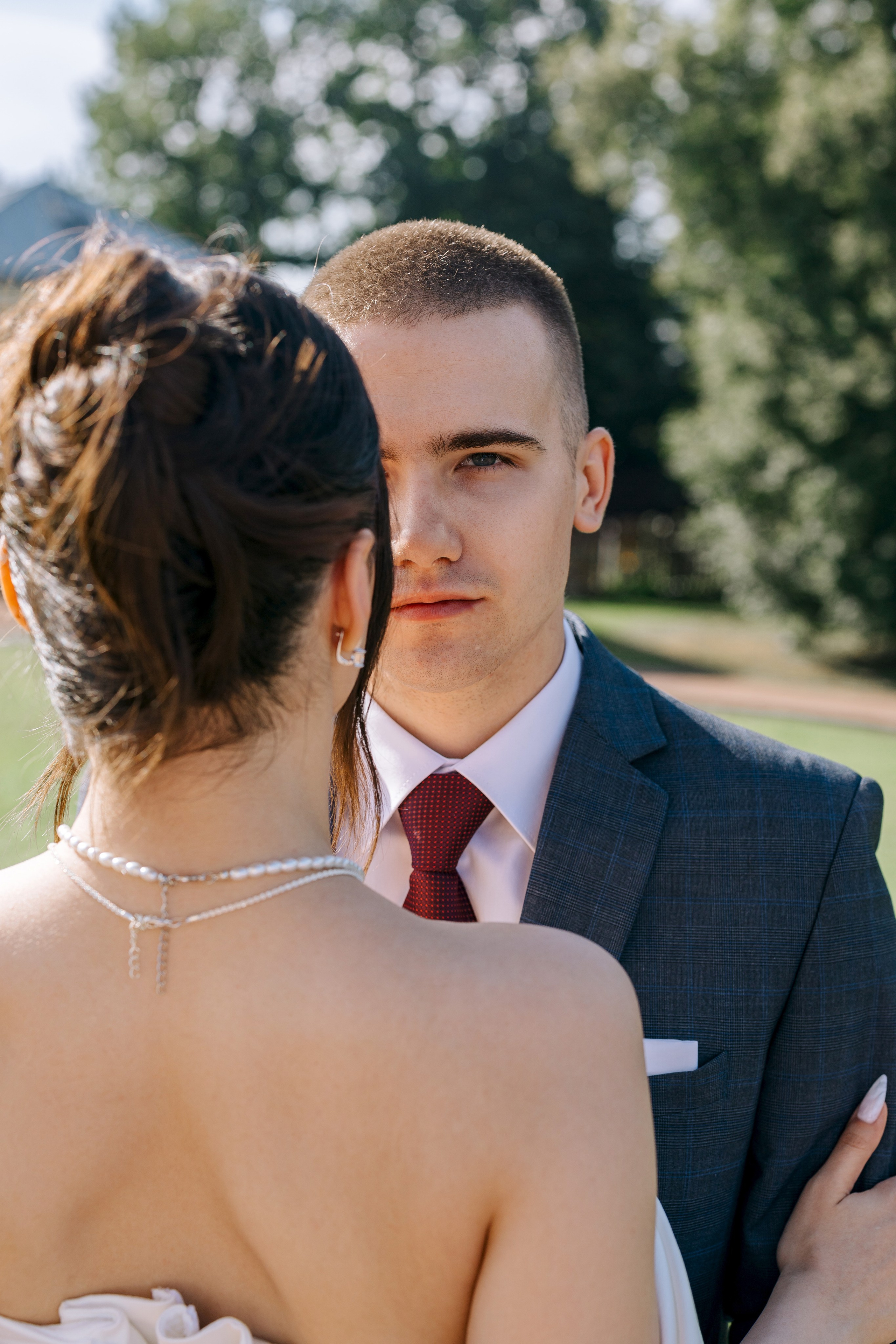 Белый лист. Александр Антонов. Профессиональный свадебный, репортажный фотограф в Москве, Подольске. Фото+Видео на любой праздник