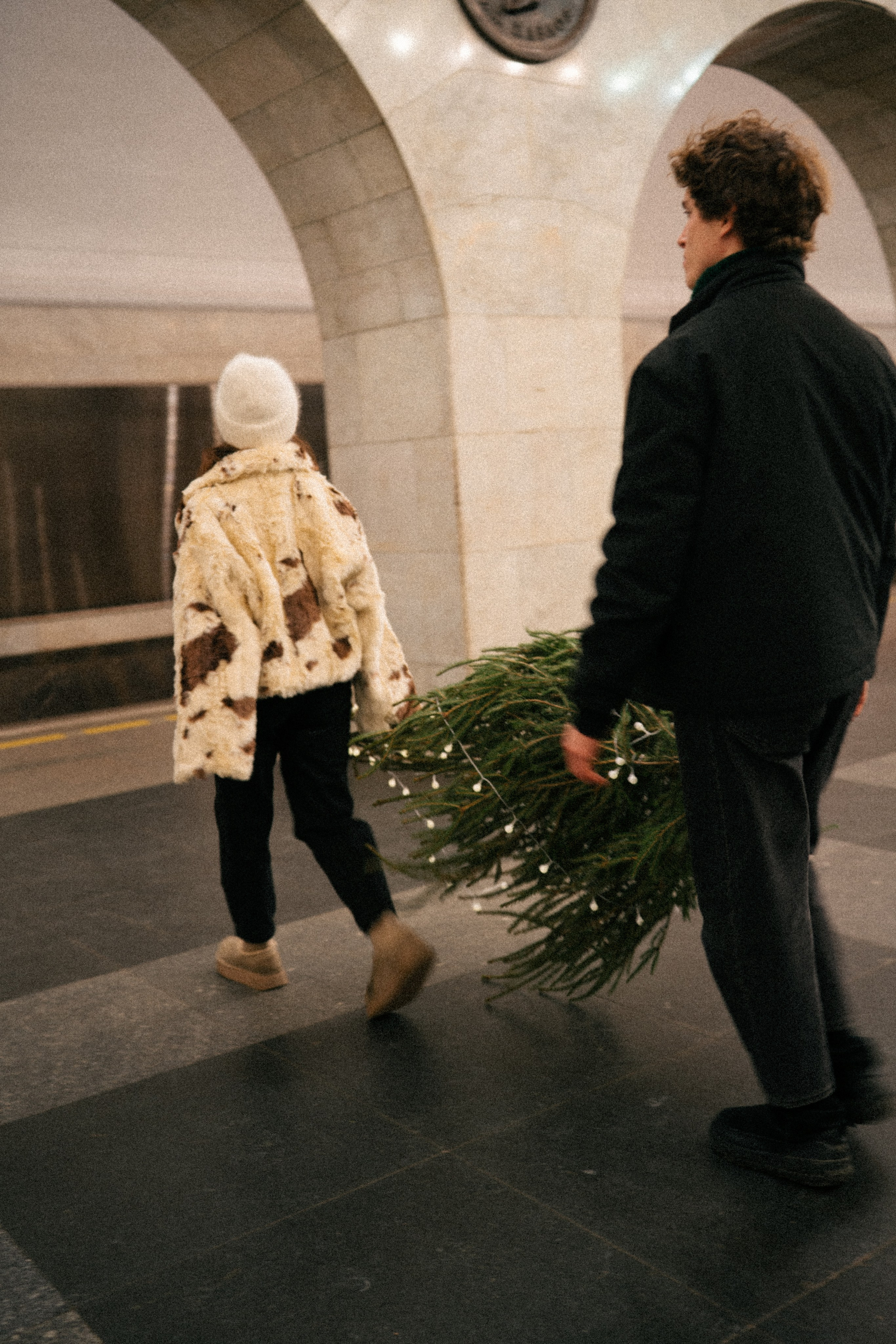 НОВОГОДНЯЯ ПРОГУЛКА ПАРЫ ПО ЧЕРНЫШЕВСКОЙ ПЕРЕД НОВЫМ ГОДОМ. Профессиональный фотограф, Санкт-Петербург — Виктория Богомолова