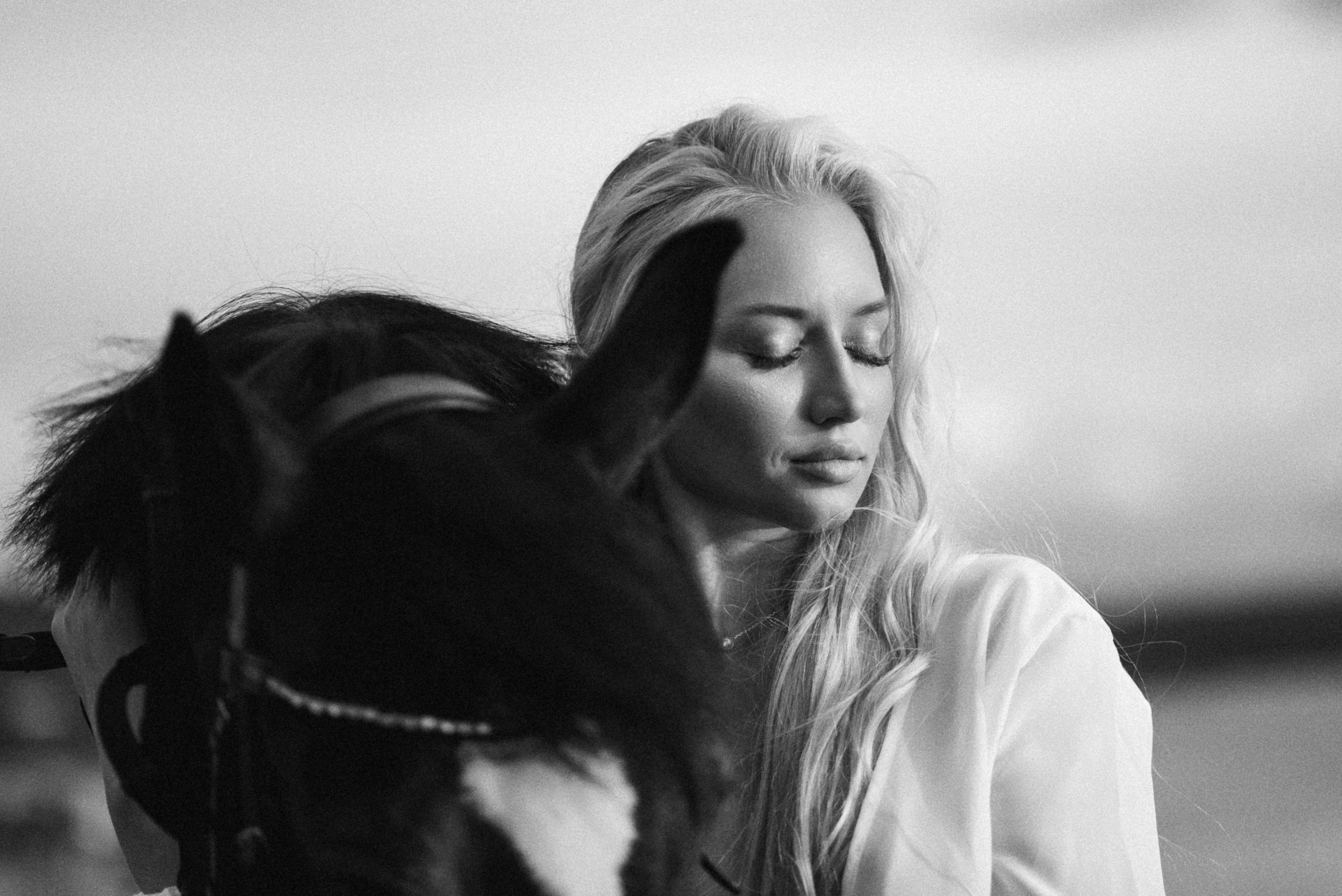 Валерия. Атмосферная фотосессия с лошадью. Фотограф в Мурманске Екатерина Рудак