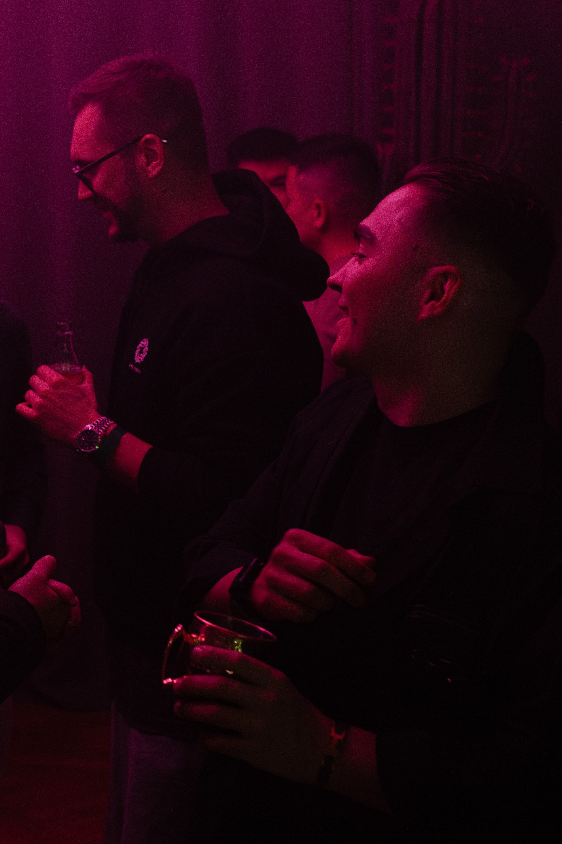 Вечеринка OSNOVATELI.LIVE репортажный фотограф Саша Дружинина. Репортажный фотограф в Москве Саша Дружинина