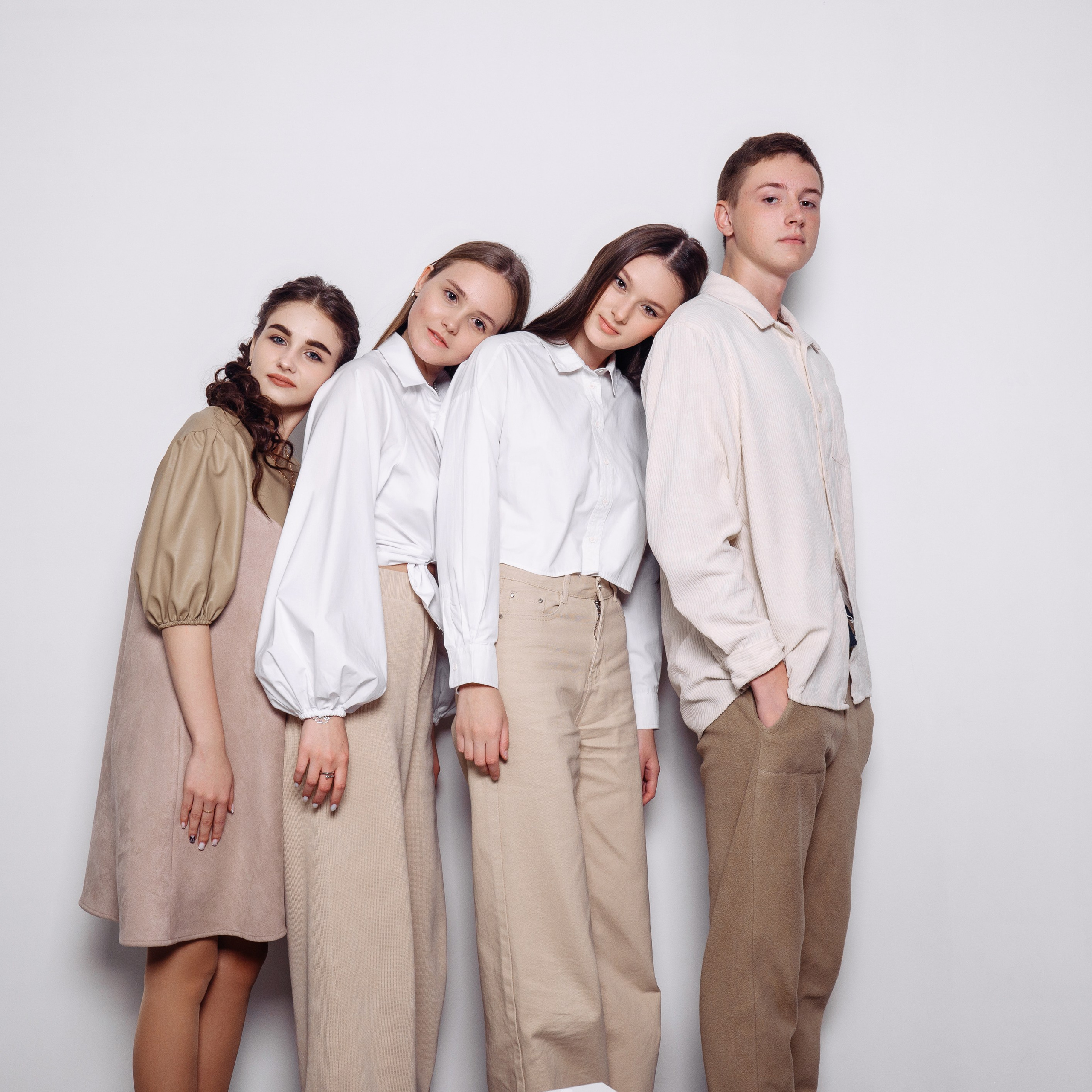 Альбомы в ФотоСтудии SelfieBox. НеФотоАльбом — выпускные альбомы Абакан Минусинск Черногорск Хакасия