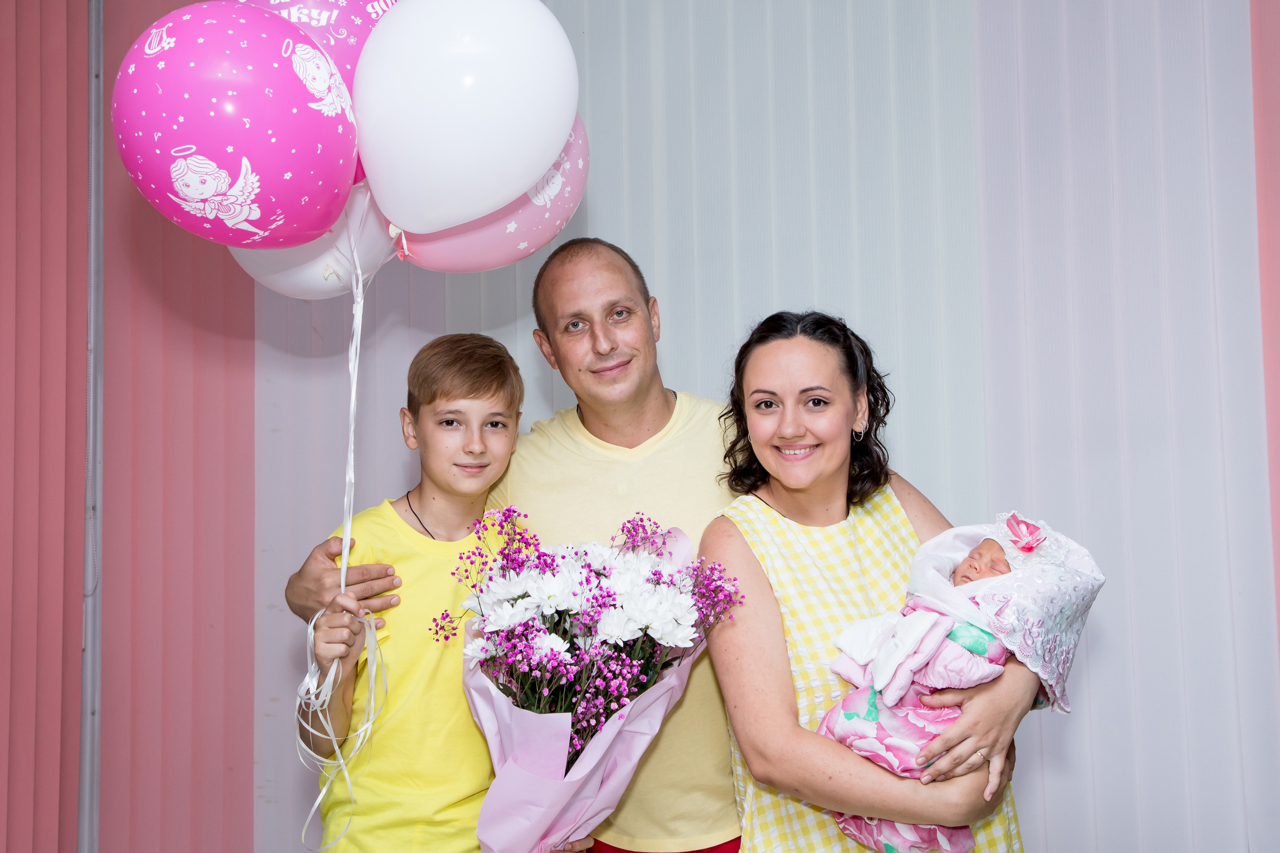 Выписка из роддома. Фотограф новорожденных Ростов-на-Дону