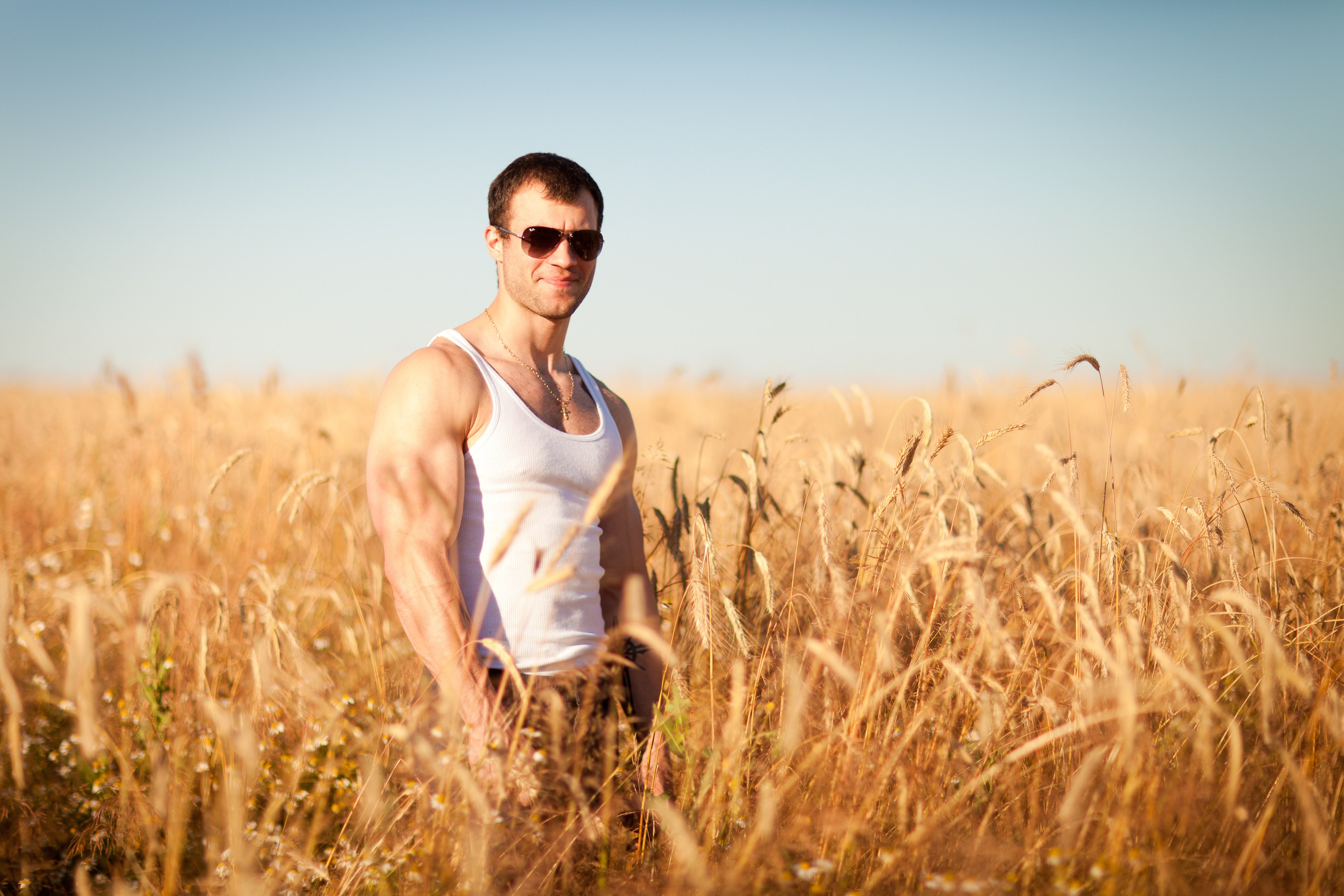 Алиса и Сергей, история в полях. Фотограф Денис Гавриленков в Москве