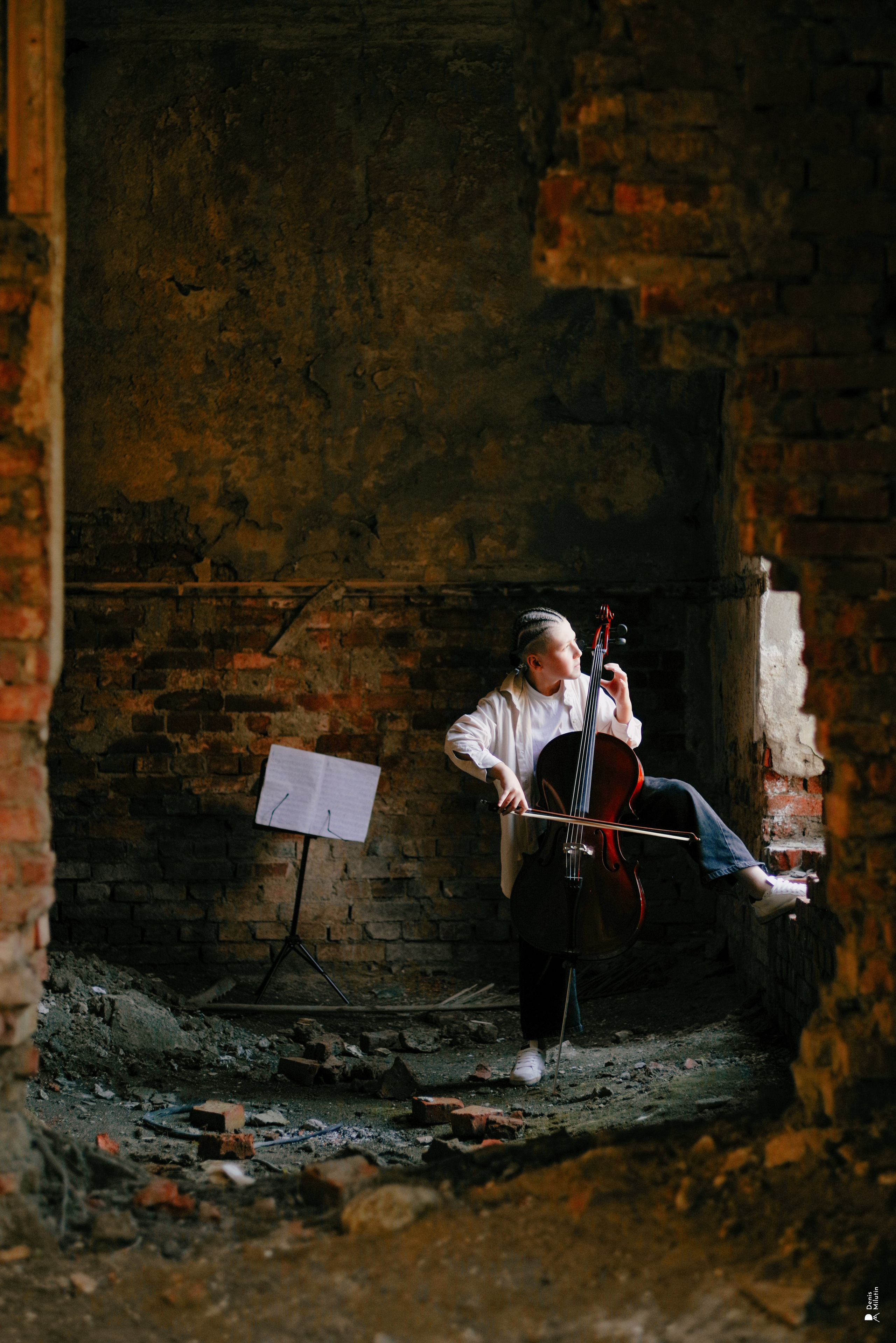 Виолончелист. Портретный фотограф Денис Милютин