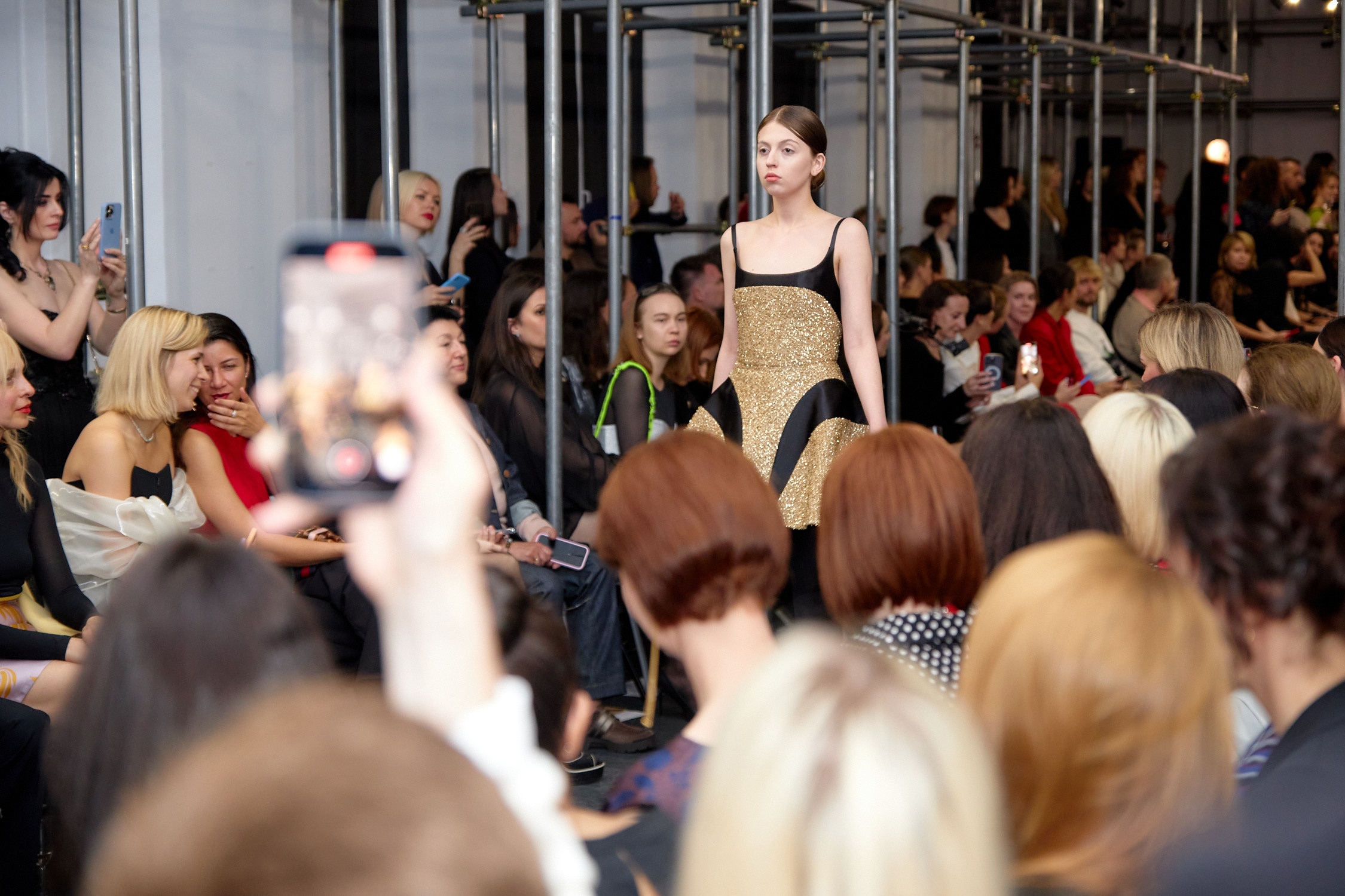 Показ Александра Варлакова. Репортажный фотограф Владивосток Анастасия Сокольникова