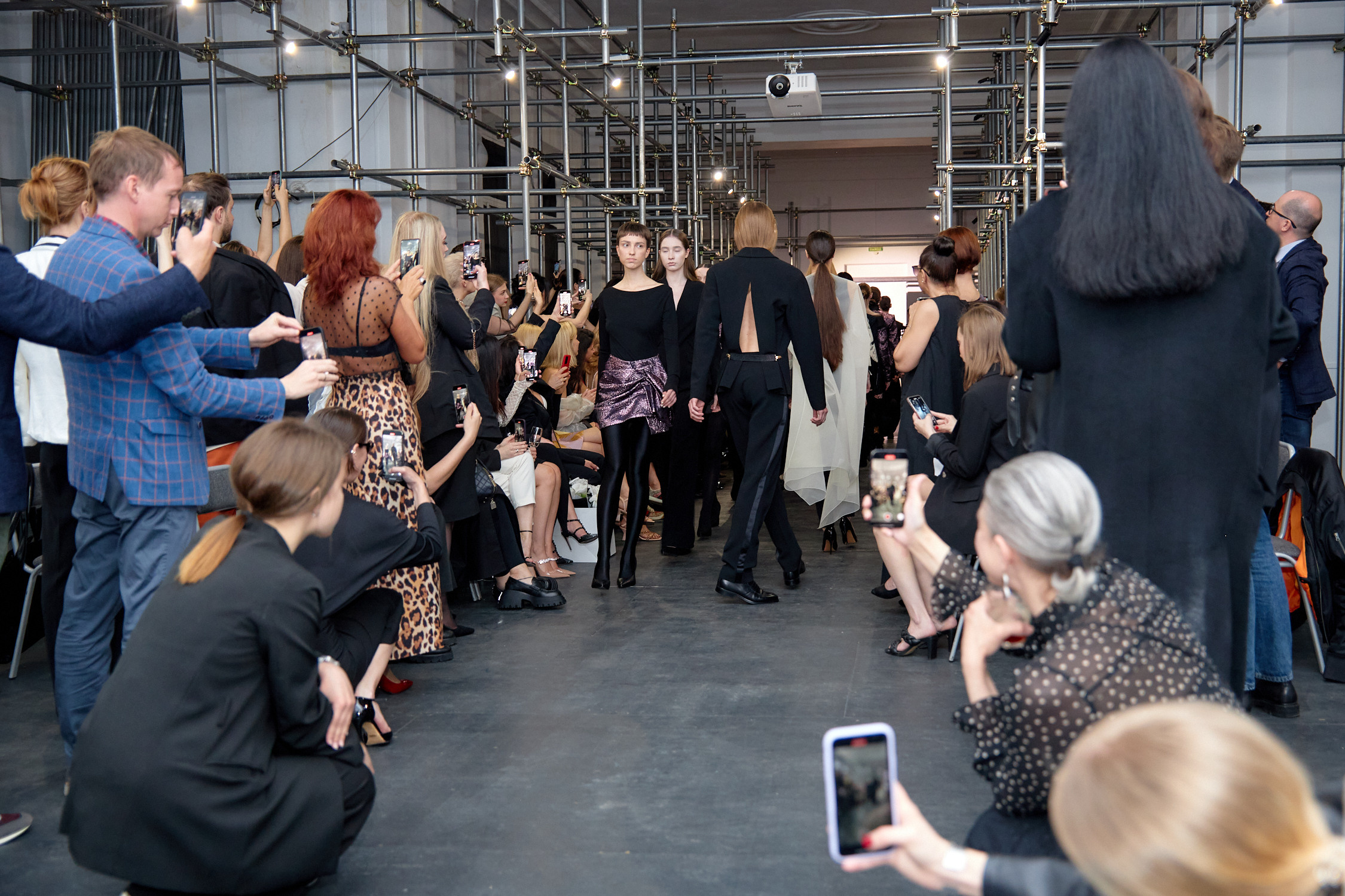 Показ Александра Варлакова. Репортажный фотограф Владивосток Анастасия Сокольникова