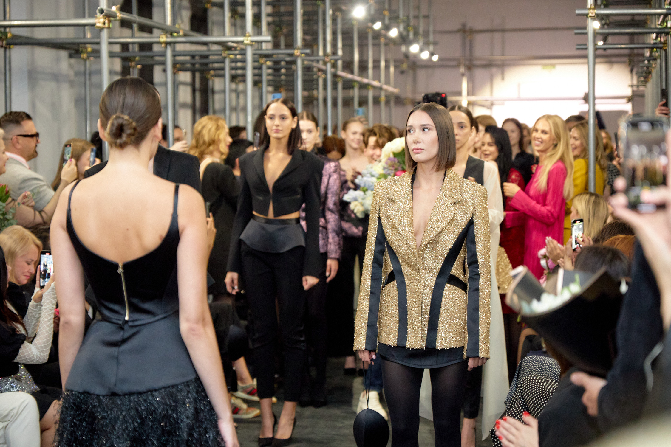 Показ Александра Варлакова. Репортажный фотограф Владивосток Анастасия Сокольникова