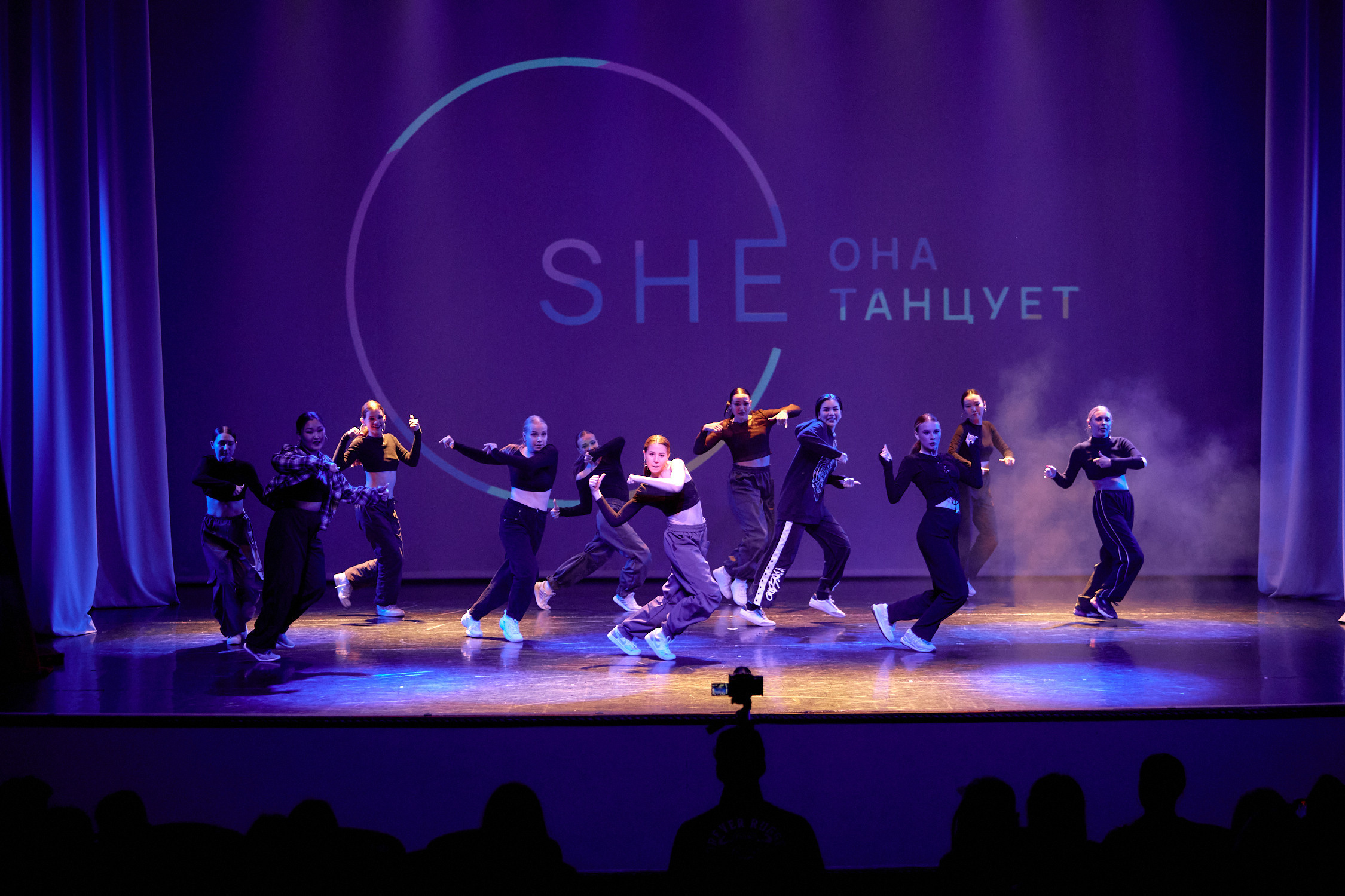 SHE: Она танцует. Отчётный концерт. Репортажный фотограф Владивосток Анастасия Сокольникова