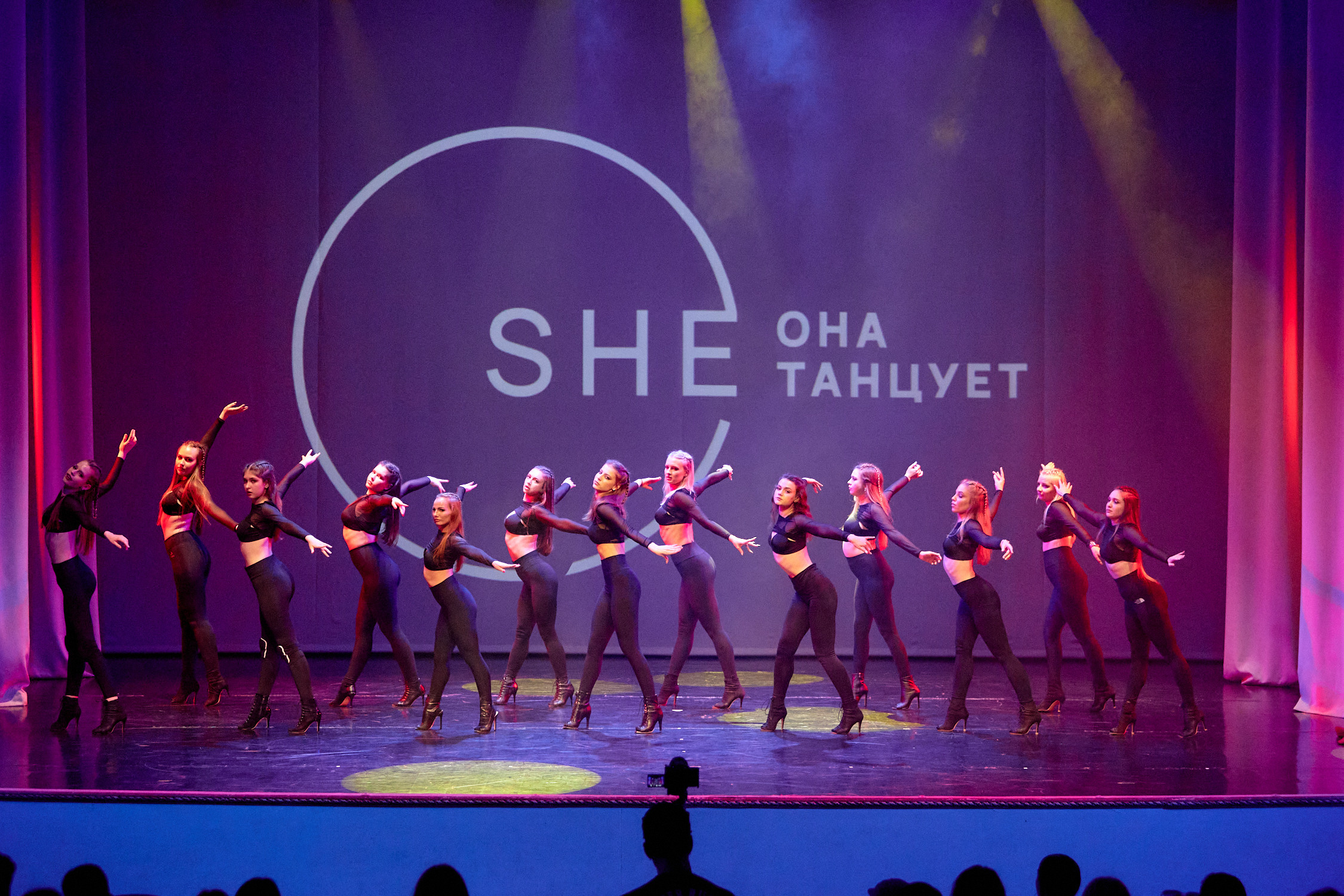SHE: Она танцует. Отчётный концерт. Репортажный фотограф Владивосток Анастасия Сокольникова