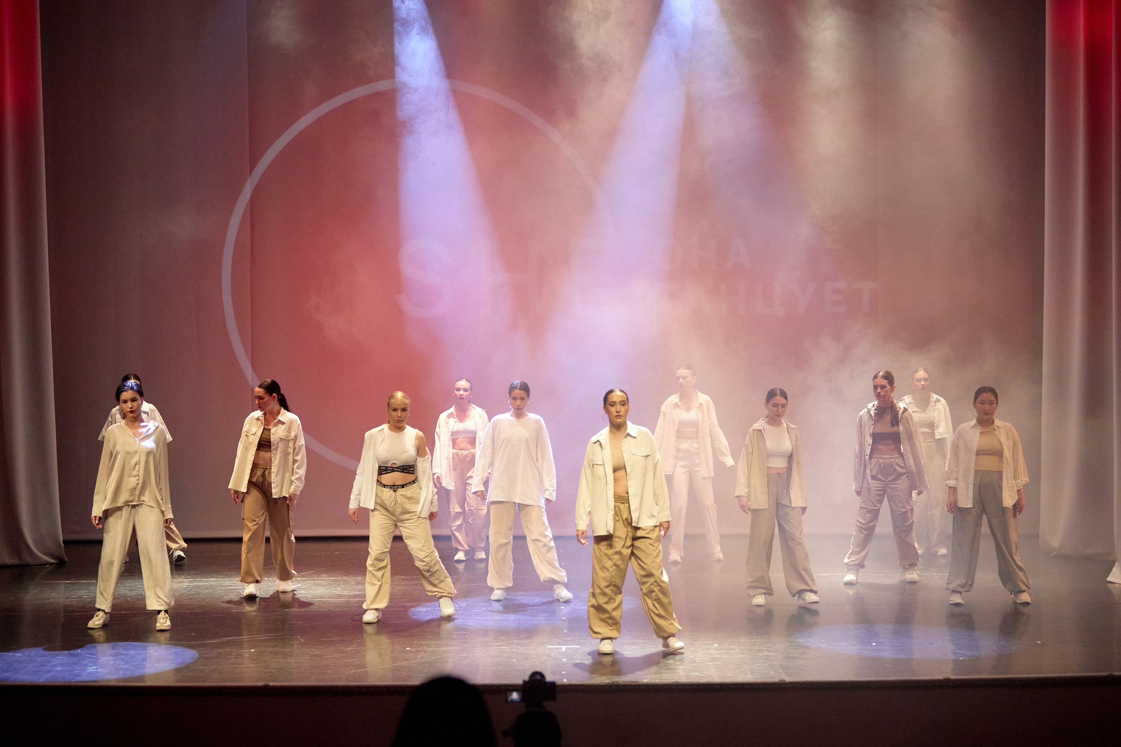 SHE: Она танцует. Отчётный концерт. Репортажный фотограф Владивосток Анастасия Сокольникова