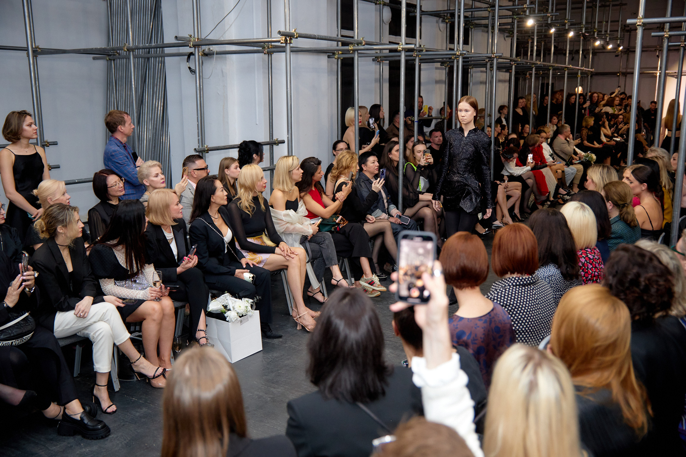 Показ Александра Варлакова. Репортажный фотограф Владивосток Анастасия Сокольникова