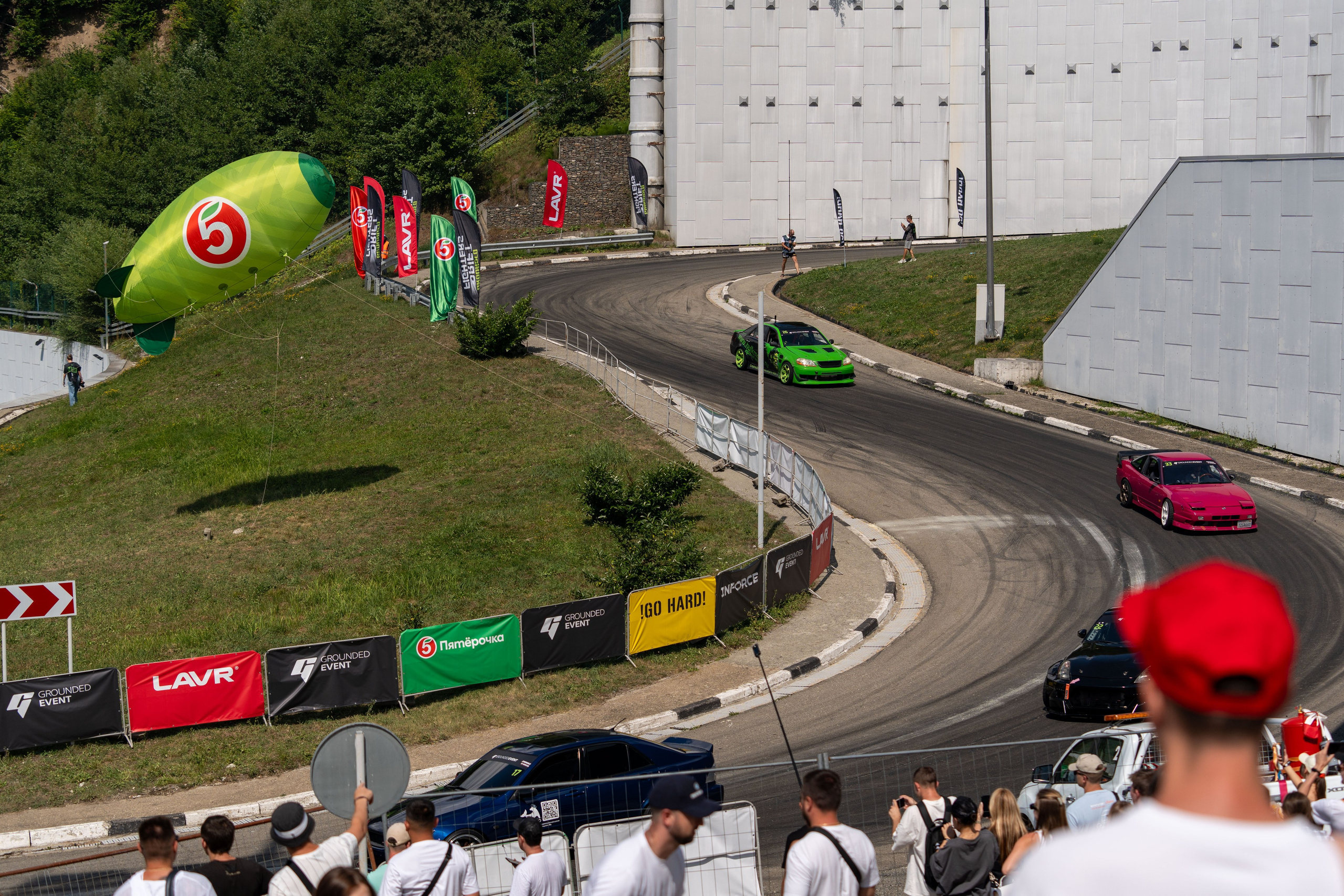 Фотоотчет партнеской интеграции для сети «Пятерочка» на фестивале «Grounded». Репортажный фотограф в Красной Поляне и Сочи Павлюченко Екатерина