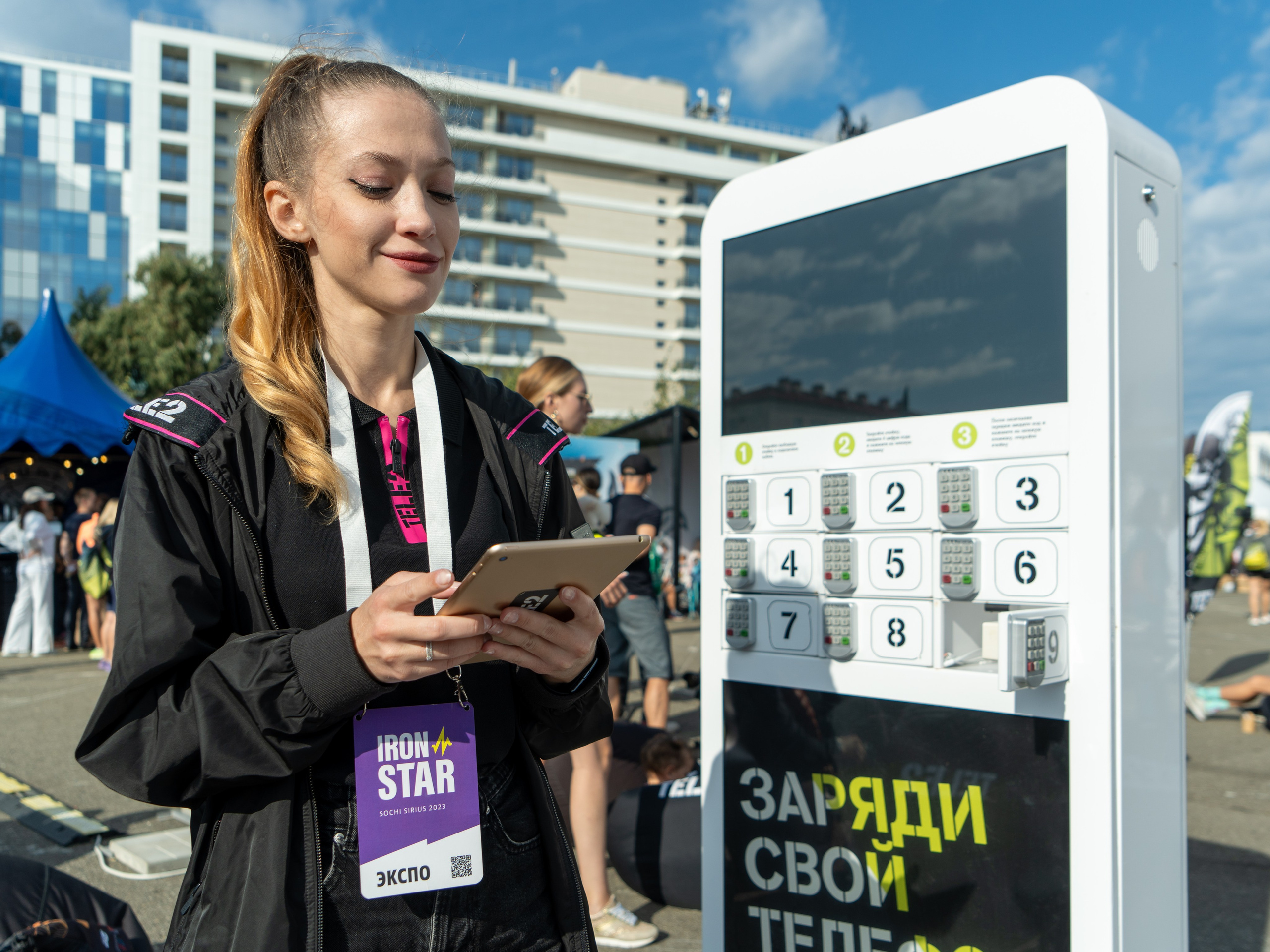 Фотоотчет партнерской интеграции для компании TELE2 на фестивале Ironstar. Репортажный фотограф в Красной Поляне и Сочи Павлюченко Екатерина