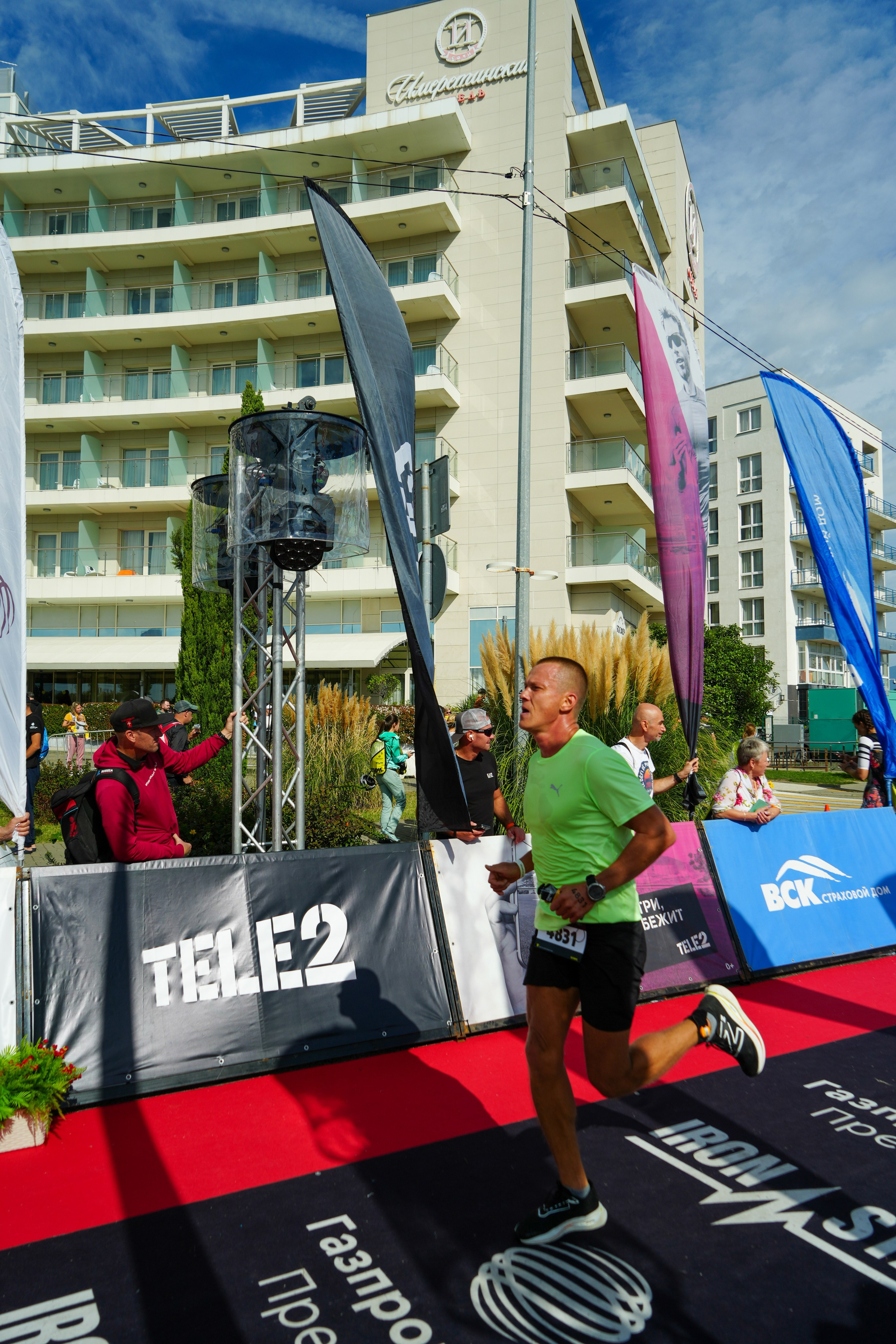 Фотоотчет партнерской интеграции для компании TELE2 на фестивале Ironstar. Репортажный фотограф в Красной Поляне и Сочи Павлюченко Екатерина