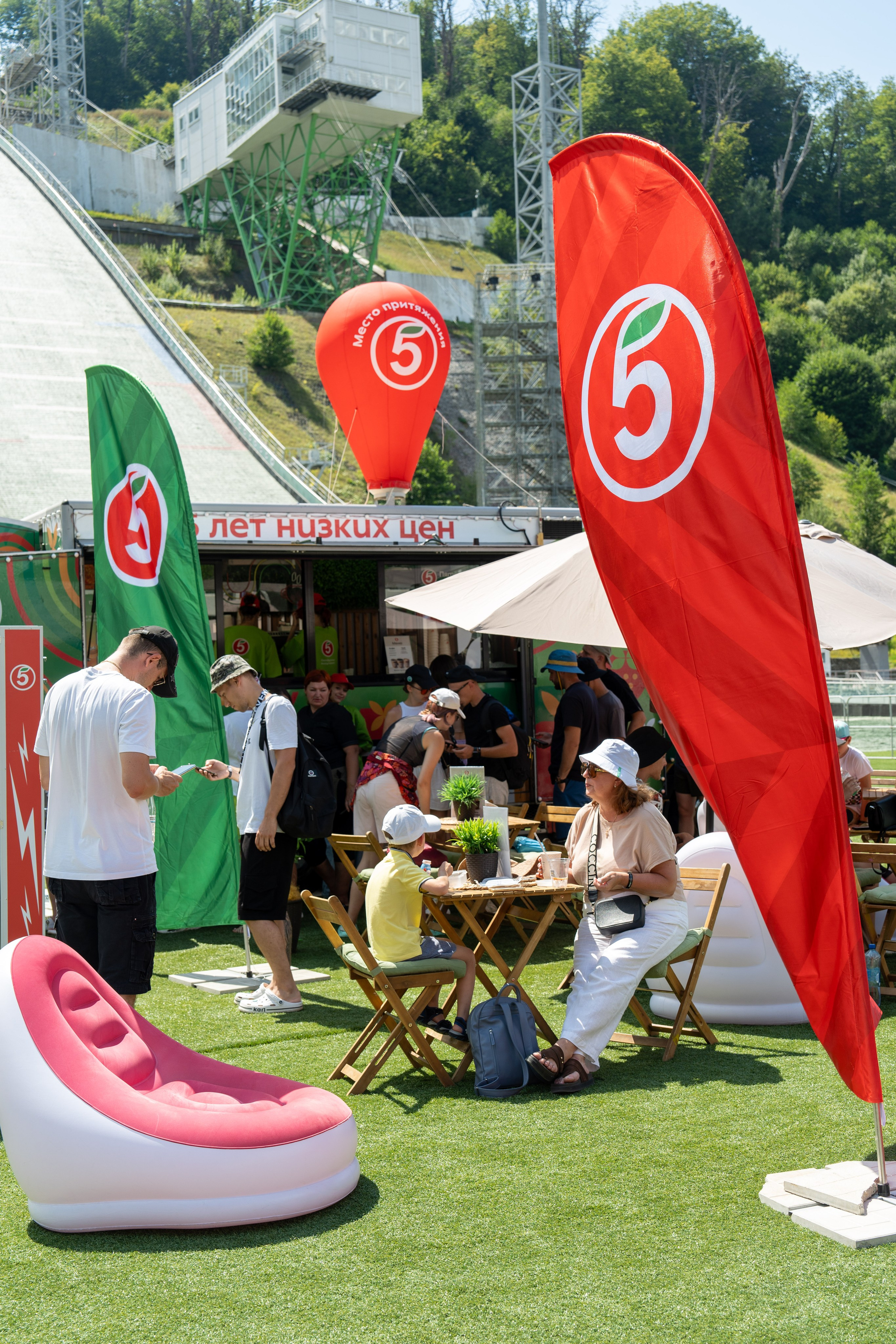 Фотоотчет партнеской интеграции для сети «Пятерочка» на фестивале «Grounded». Репортажный фотограф в Красной Поляне и Сочи Павлюченко Екатерина