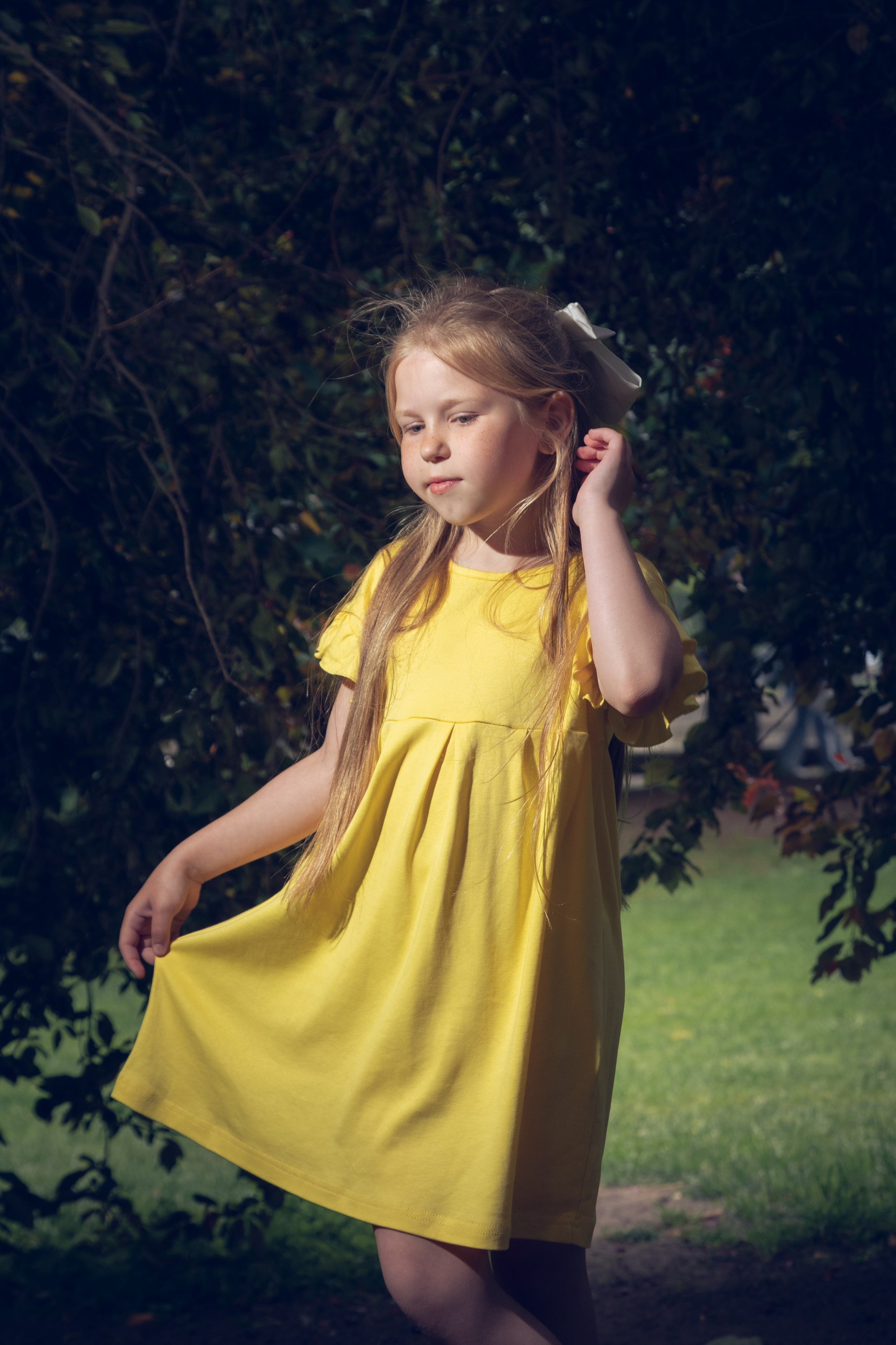 Фотосессия девочки в желтом платье г. Калнинград. Свадебный и репортажный фотограф в Москве и Московской области