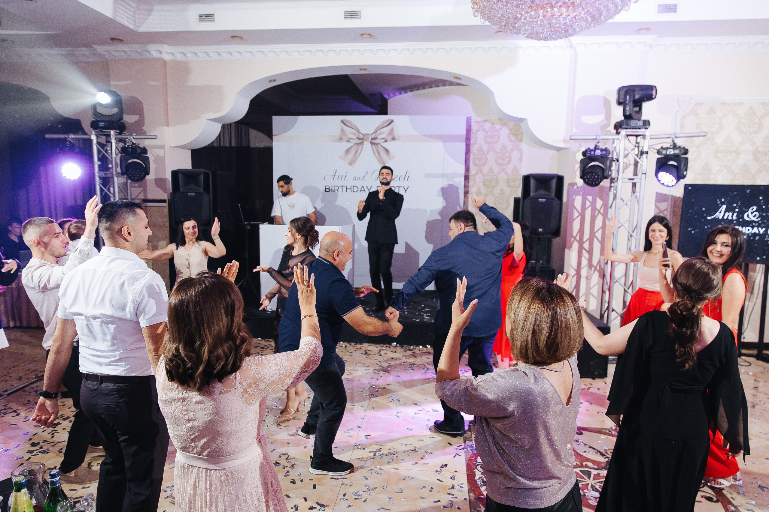 Ани и Назели. 35&5 День рождения, «Янтарь». Фотограф в Красноярске Надежда Воскресенская