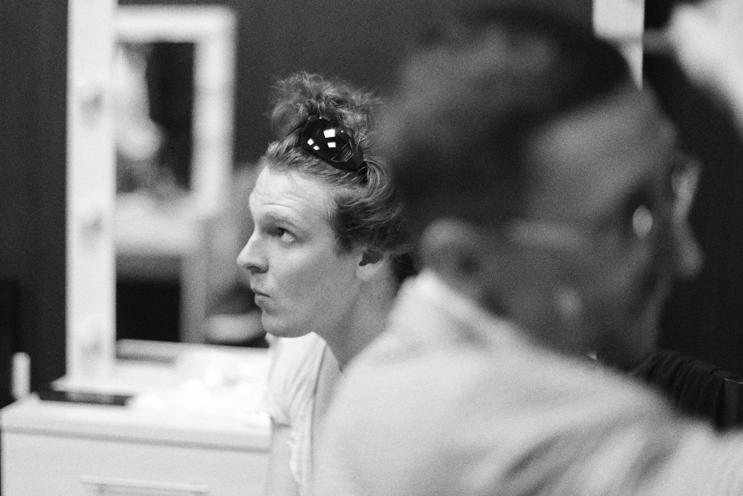 Спектакль «Дикарь» (серия — бэкстейж), Театр «Сначала-Сначала театр». Наталья Алексеенко. Фотохудожник в Москве. Репортаж, портрет, стрит