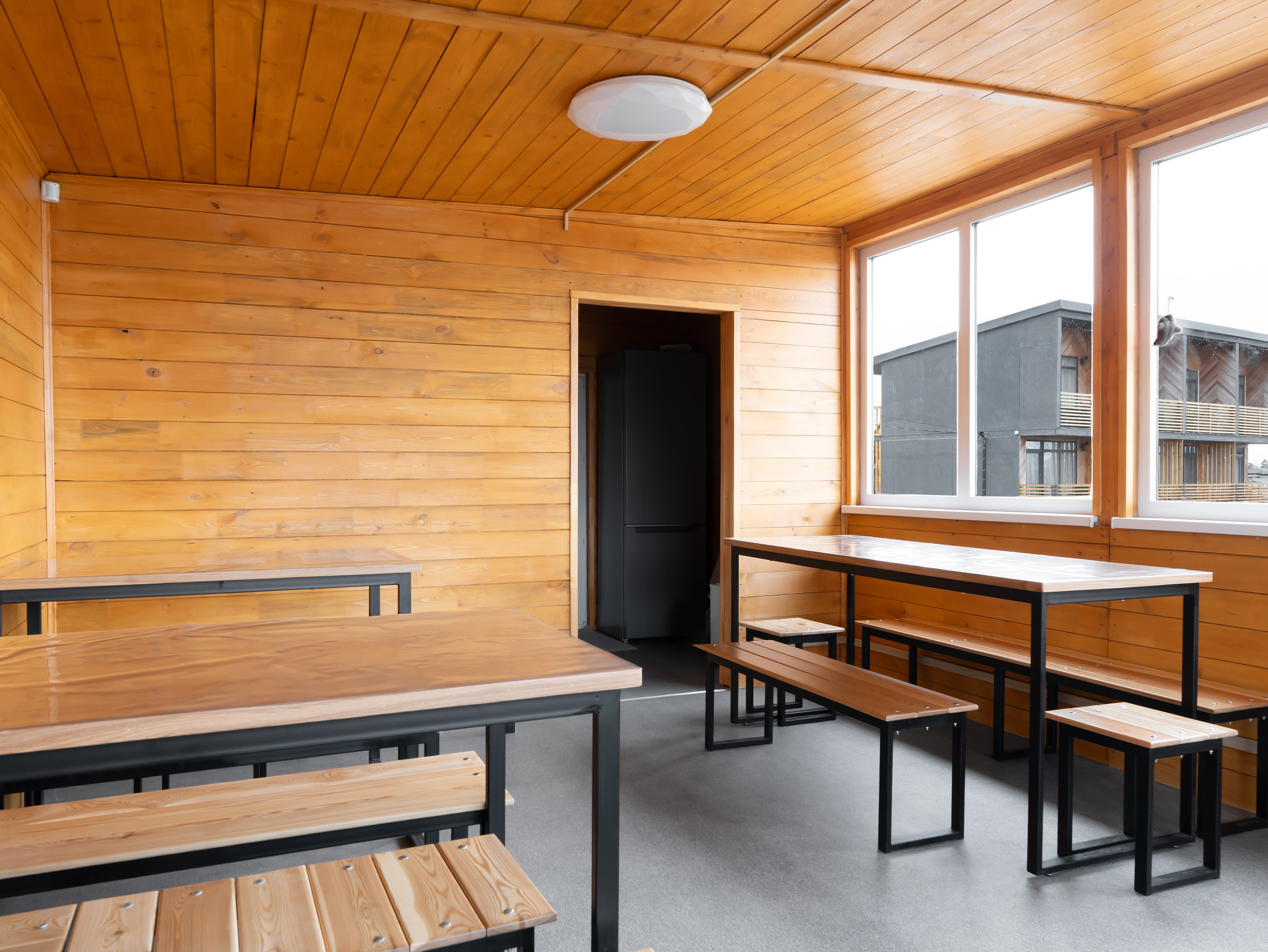 Фотосъемка бани, кухни-столовой для гостевого дома на острове Ольхон. Фотосъемка и видеосъемка недвижимости, интерьерная фотосъемка в г. Иркутске