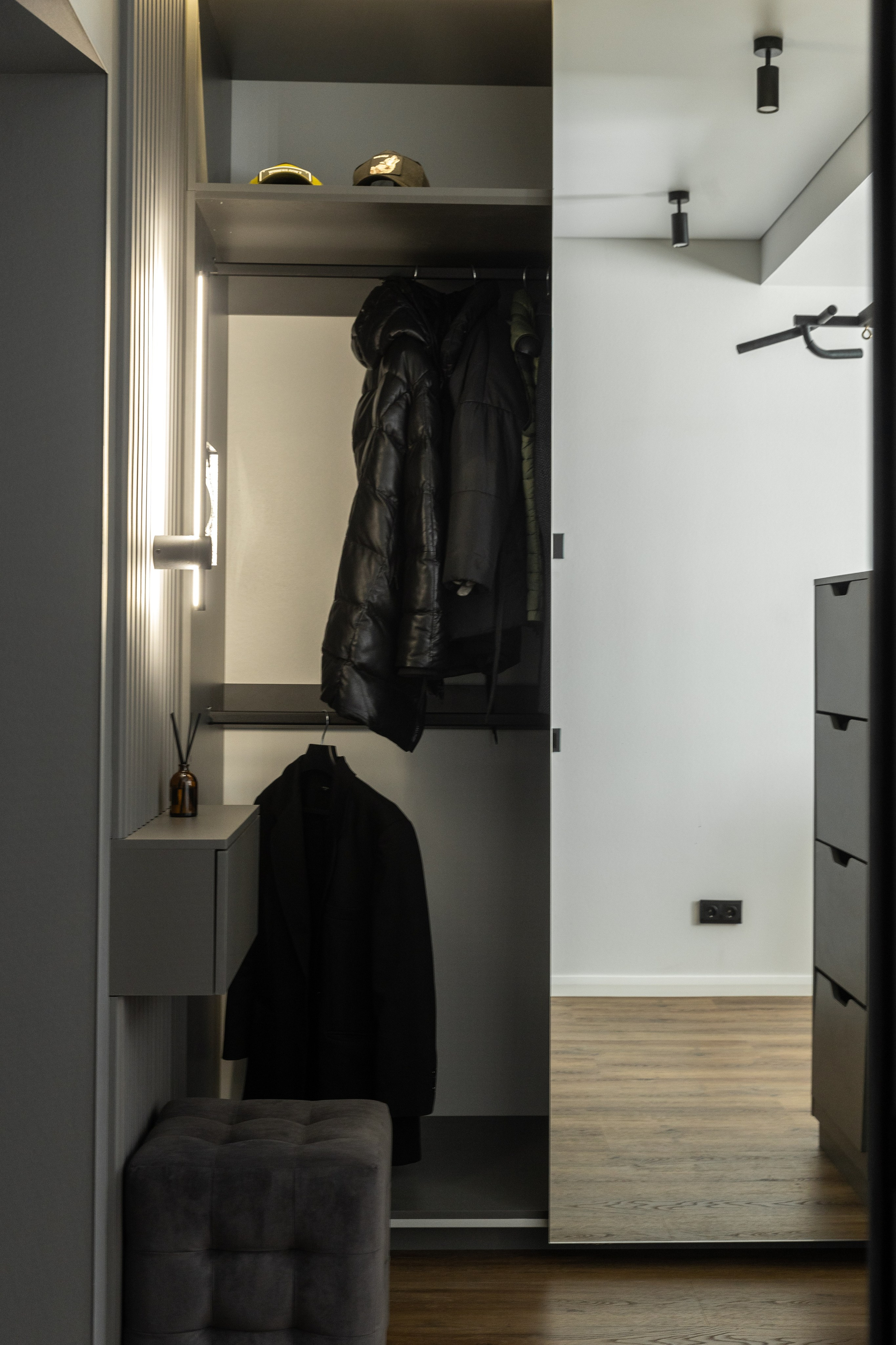 Мебель в прихожую на заказ в Томске | ЖК Левобережный Life Кандинского. ГУДРУМ — Мебель на заказ в Томске | Кухни | Шкафы | Стулья и Столы