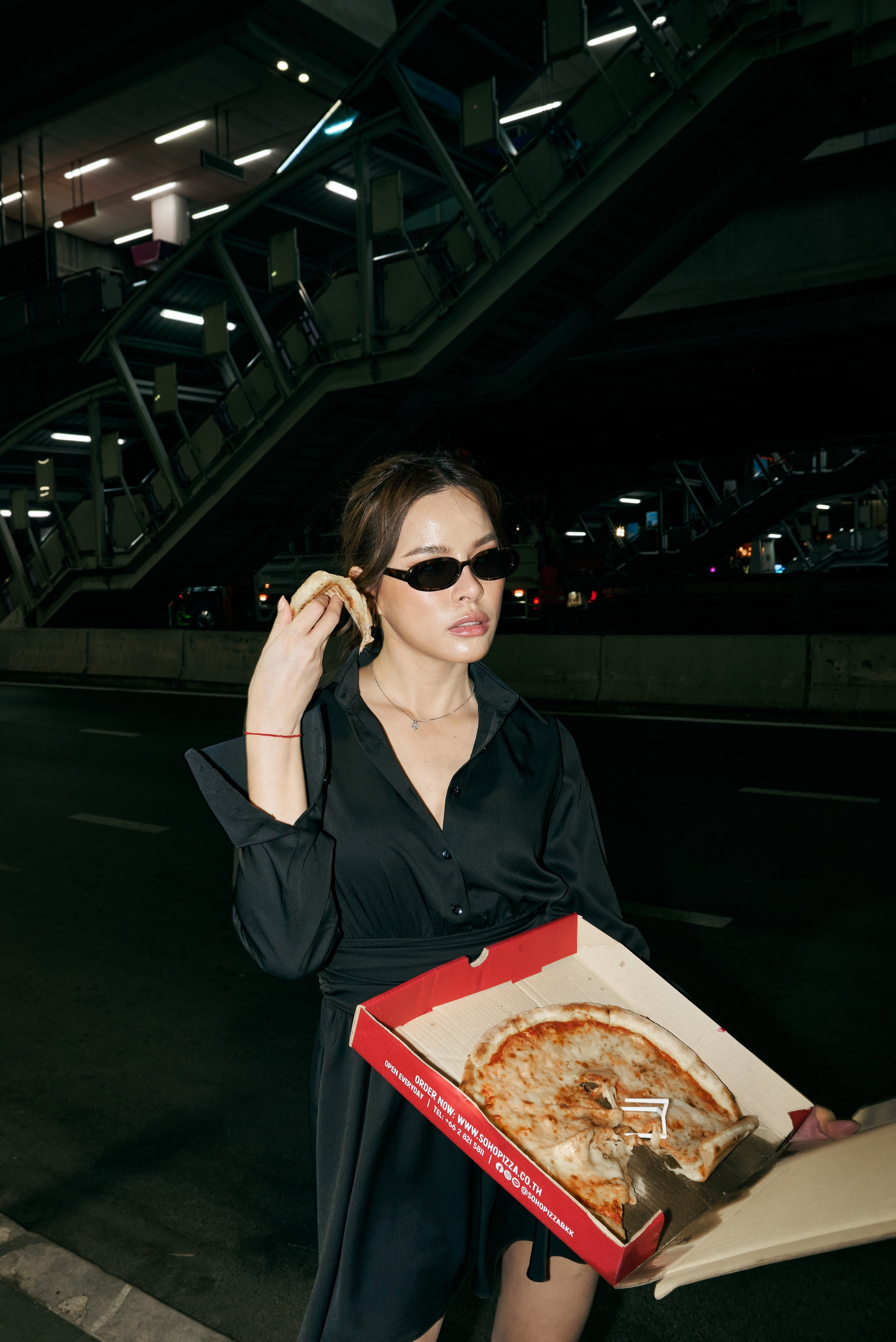 Pizza with Warunya. Photographer Bangkok — Pattaya | фотограф Бангкок — Паттайа