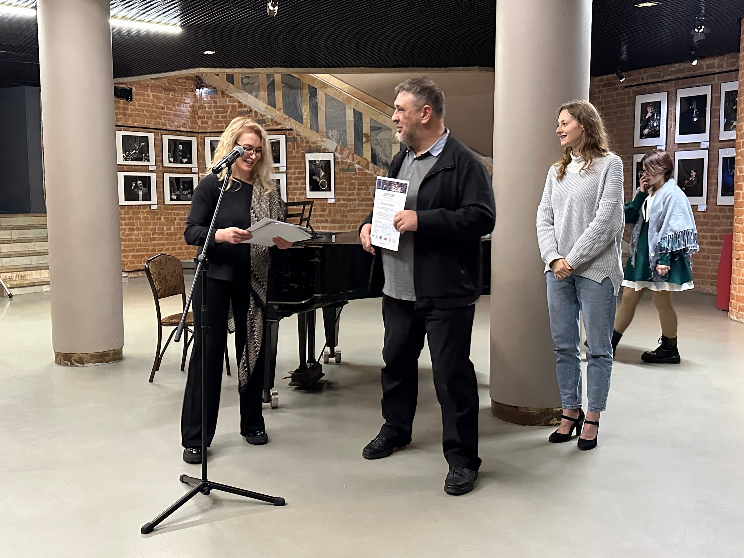 Фотография о музыке, музыкантах и их руках, магию создающих. Репортажный, архитектурный, театральный и файн-арт фотограф Лена Мельникова в Москве