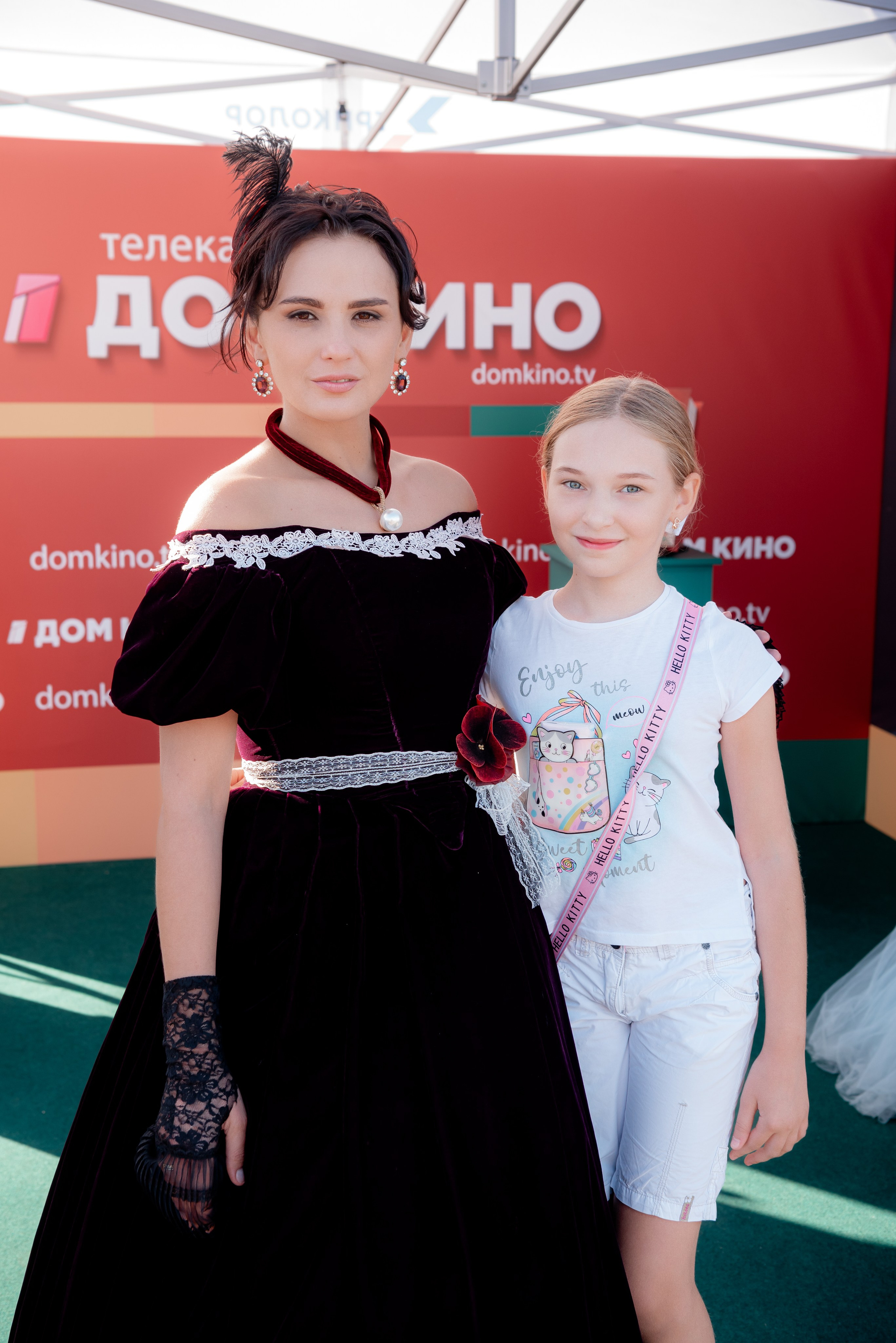 Портретные фото с артистами в палатке Триколор Дом Кинов на день города Волгоград. Фотограф в Волгограде и Волжском Александр Горбань