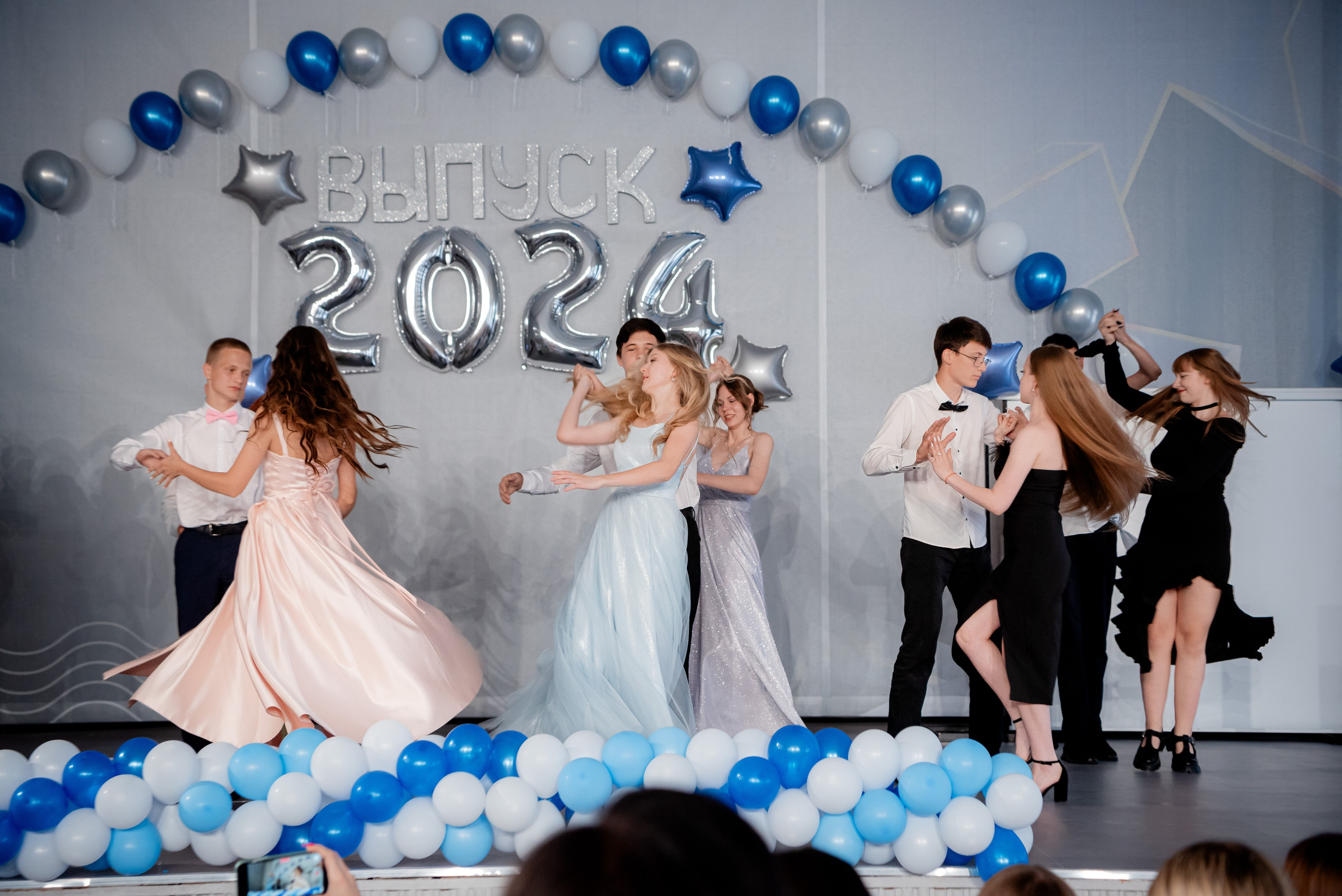 86 школа. Вручение. ДК Тракторозаводского района. Фотограф в Волгограде и Волжском Александр Горбань