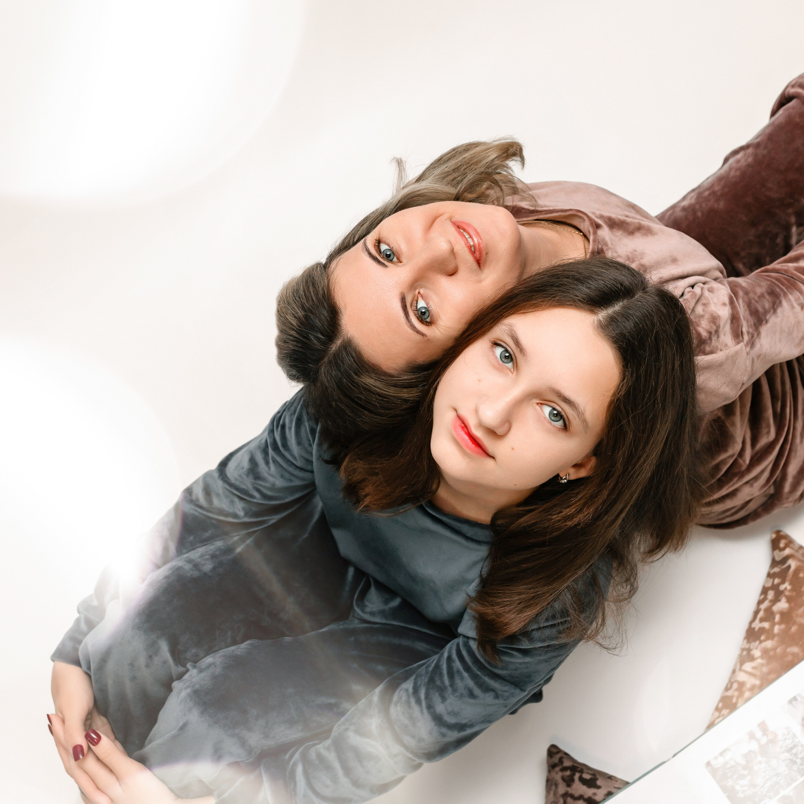 Ольга и Даша. Моя студия. Ноябрь 2024. Фотограф Пермь. Свадьбы. Семья и дети, школа, д. сад. Фотокниги